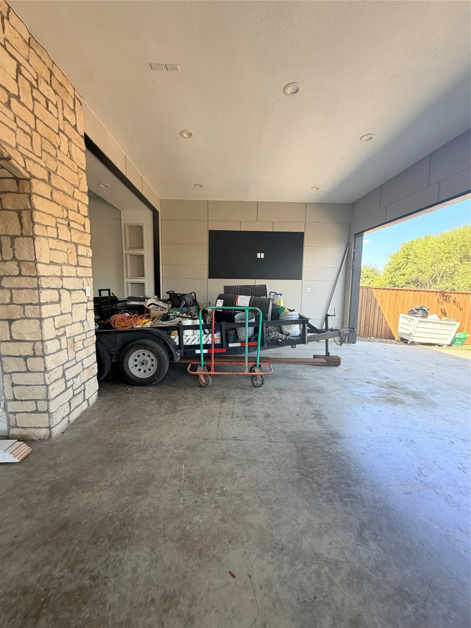 Single Family Residence For Sale in Dallas County , 2125 Catskill Drive, Mesquite, Texas 75149, 4 Bedroom, 3 Bathroom, 2 Garage spaces, 2,168 Sqft, built in 1985, mls#21392641, Real Estate Agent in Mesquite, Homes For Sale in Dallas county, Homes For Sale in Mesquite, Realtor in Mesquite Texas, Real Estate Brokerage Independent Realty Texas, Luminita Cordes Realtor