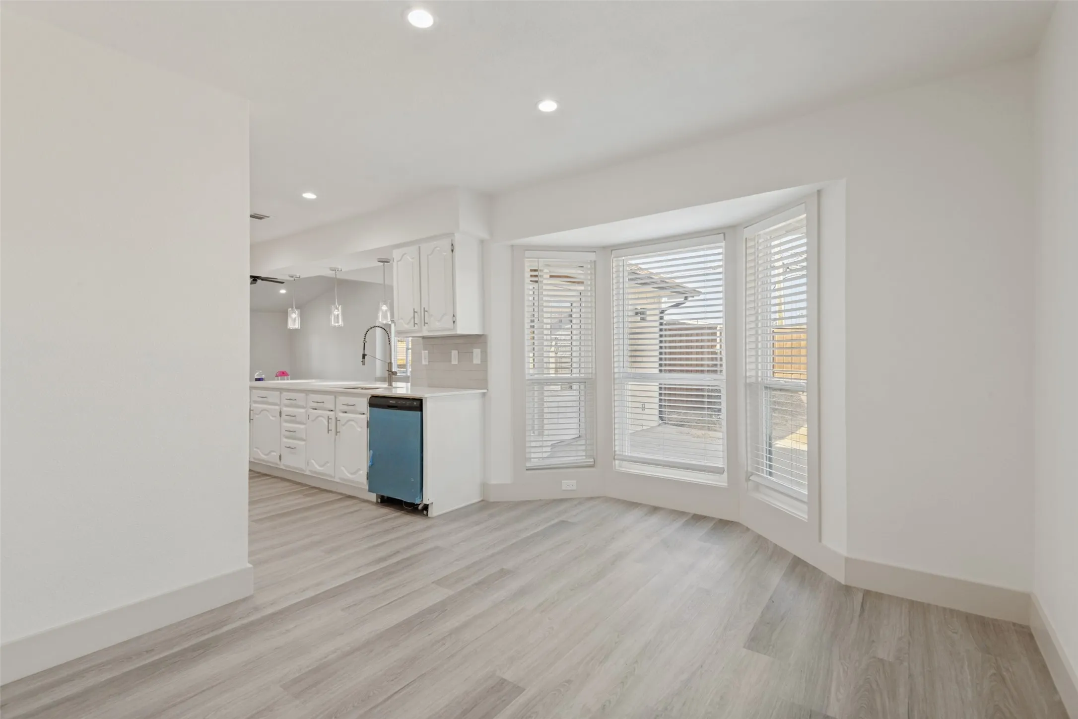 Single Family Residence For Sale in Dallas County , 2125 Catskill Drive, Mesquite, Texas 75149, 4 Bedroom, 3 Bathroom, 2 Garage spaces, 2,168 Sqft, built in 1985, mls#21392641, Real Estate Agent in Mesquite, Homes For Sale in Dallas county, Homes For Sale in Mesquite, Realtor in Mesquite Texas, Real Estate Brokerage Independent Realty Texas, Luminita Cordes Realtor
