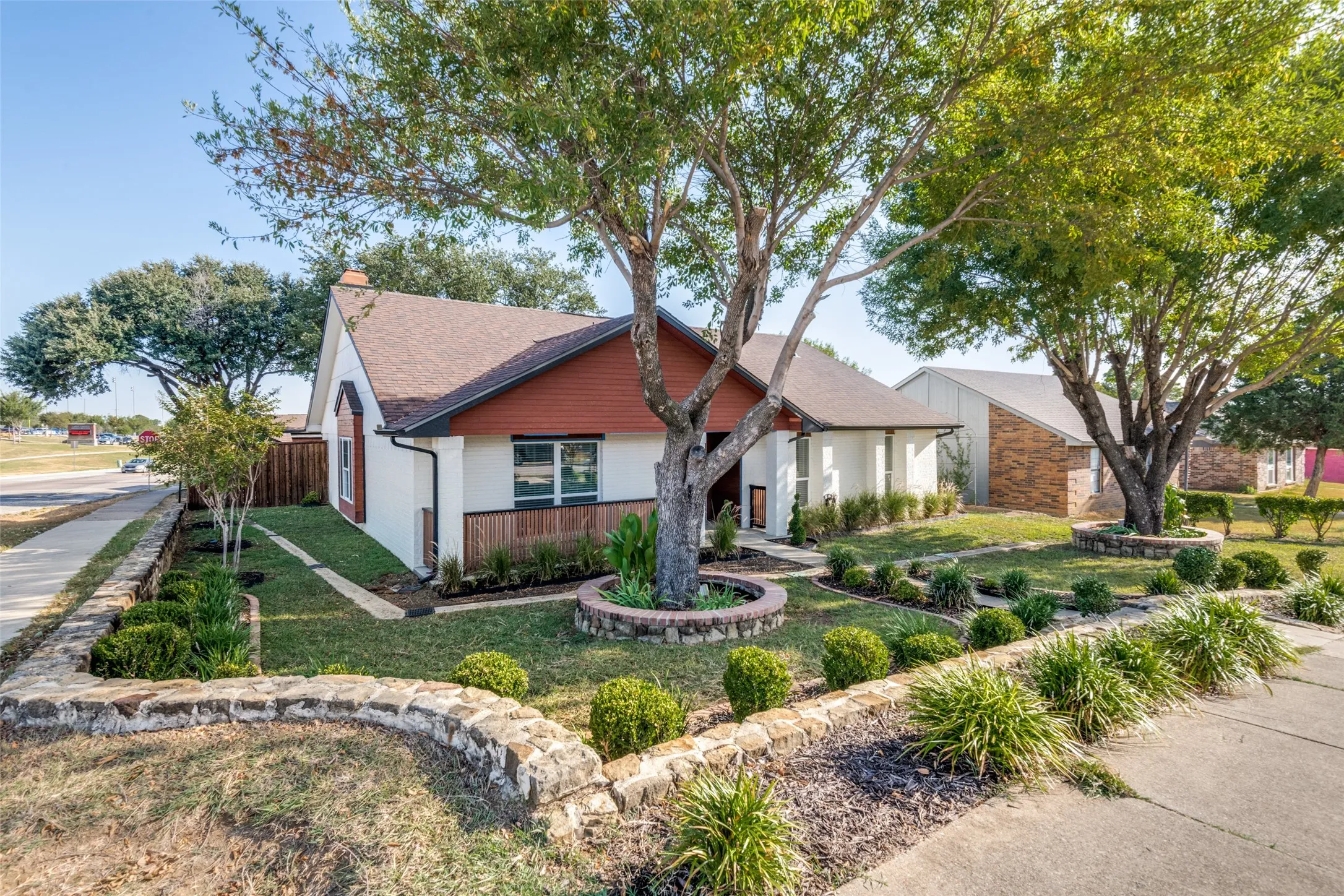 Single Family Residence For Sale in Dallas County , 2125 Catskill Drive, Mesquite, Texas 75149, 4 Bedroom, 3 Bathroom, 2 Garage spaces, 2,168 Sqft, built in 1985, mls#21392641, Real Estate Agent in Mesquite, Homes For Sale in Dallas county, Homes For Sale in Mesquite, Realtor in Mesquite Texas, Real Estate Brokerage Independent Realty Texas, Luminita Cordes Realtor