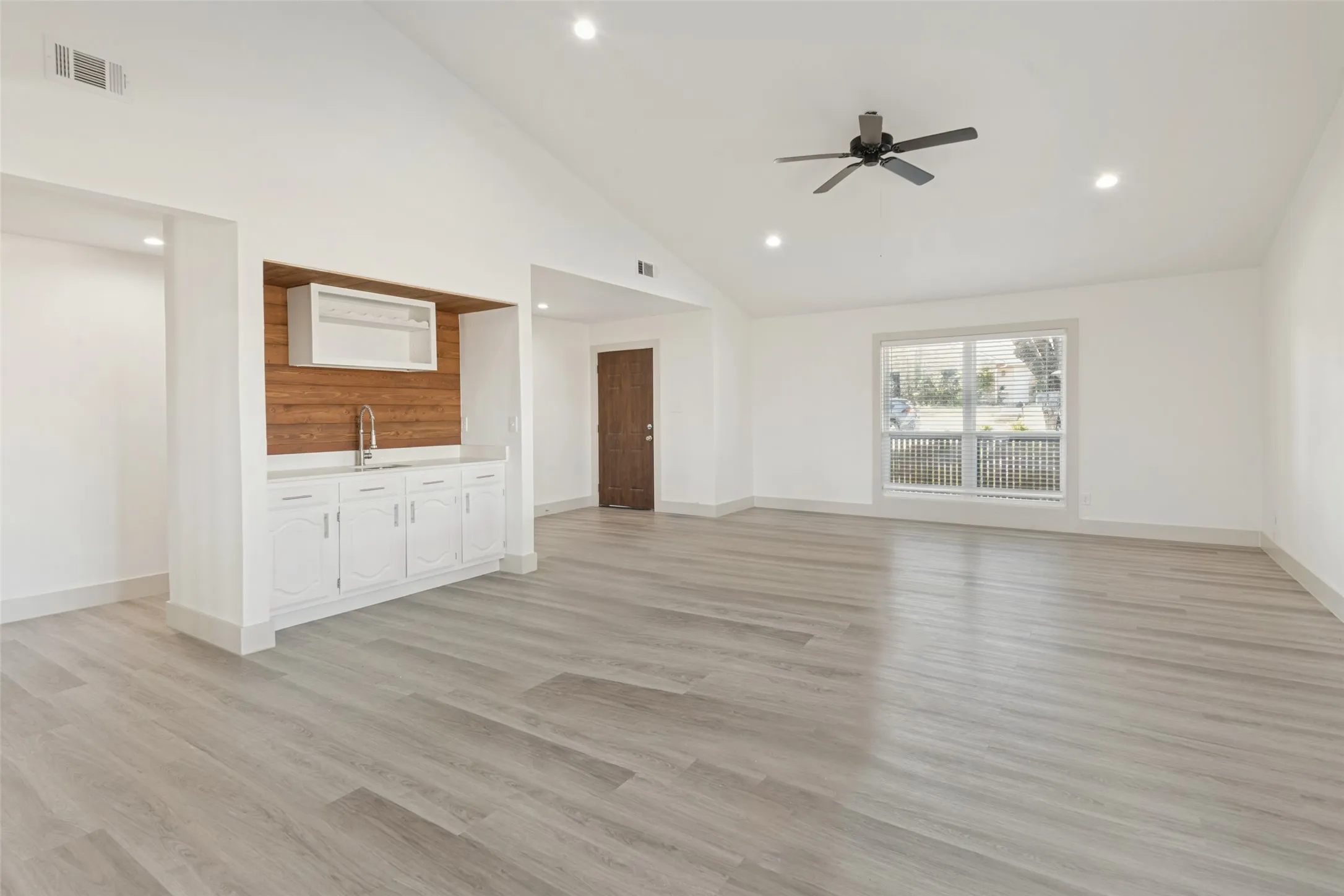 Single Family Residence For Sale in Dallas County , 2125 Catskill Drive, Mesquite, Texas 75149, 4 Bedroom, 3 Bathroom, 2 Garage spaces, 2,168 Sqft, built in 1985, mls#21392641, Real Estate Agent in Mesquite, Homes For Sale in Dallas county, Homes For Sale in Mesquite, Realtor in Mesquite Texas, Real Estate Brokerage Independent Realty Texas, Luminita Cordes Realtor