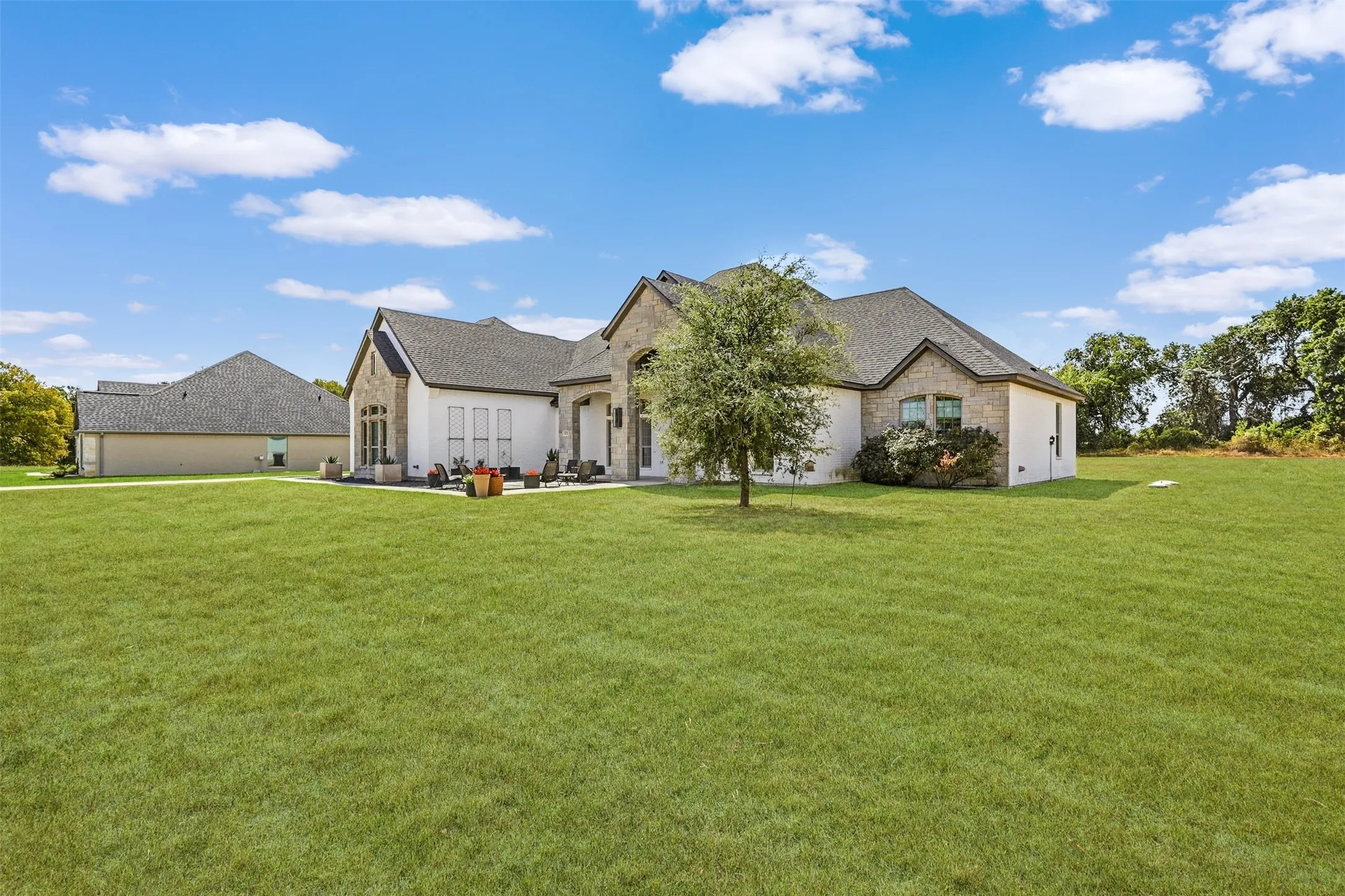 Single Family Residence For Sale in Parker County , 133 Heritage Springs Drive, Weatherford, Texas 76087, 4 Bedroom, 4 Bathroom, 3 Garage spaces, 3,446 Sqft, built in 2017, mls#21391590, Real Estate Agent in Weatherford, Homes For Sale in Parker county, Homes For Sale in Weatherford, Realtor in Weatherford Texas, Real Estate Brokerage Independent Realty Texas, Luminita Cordes Realtor