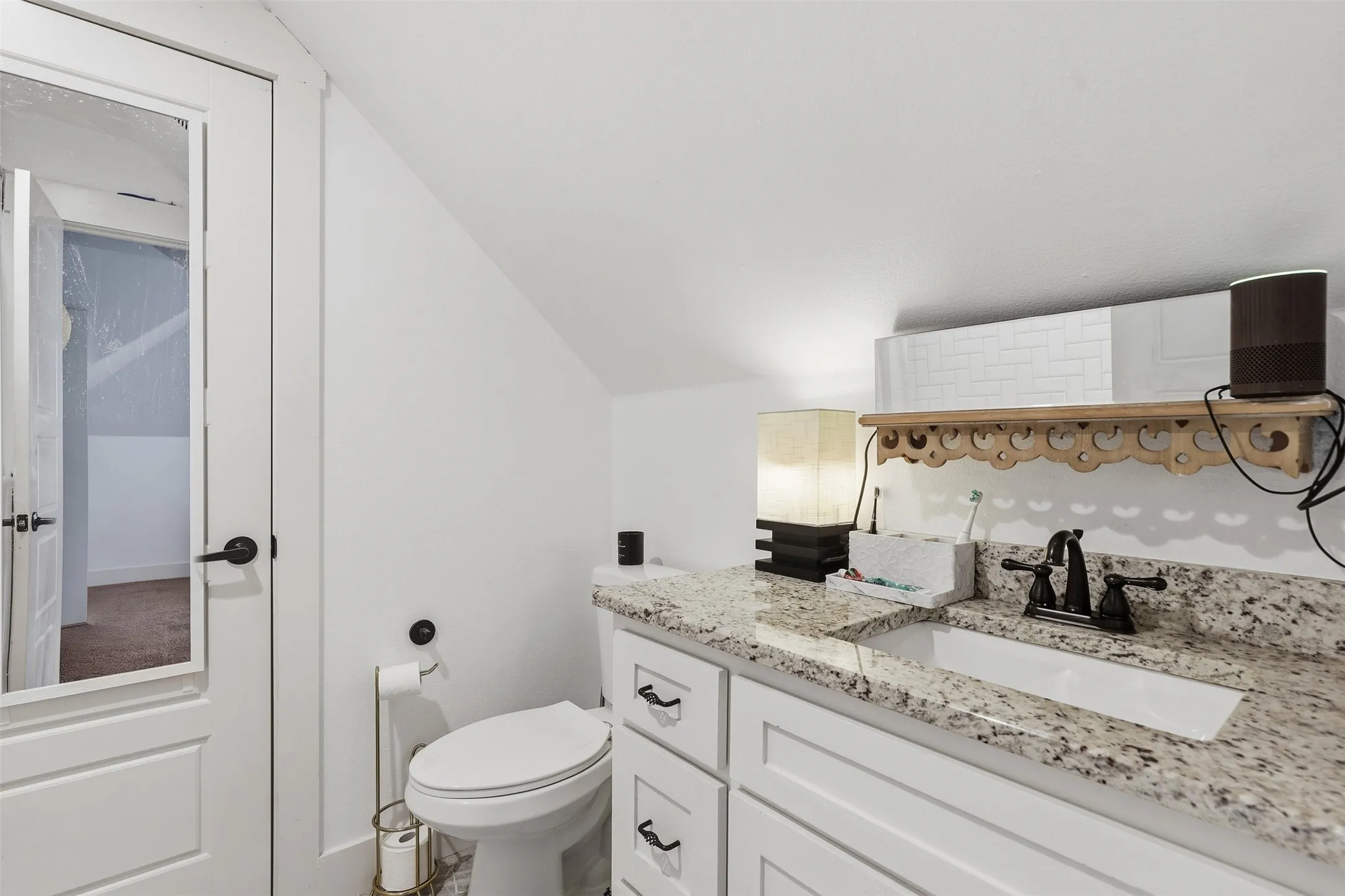 Upstairs Full Bathroom