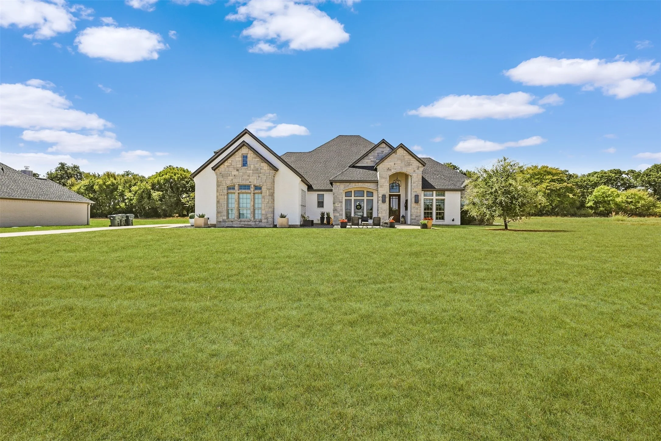 Single Family Residence For Sale in Parker County , 133 Heritage Springs Drive, Weatherford, Texas 76087, 4 Bedroom, 4 Bathroom, 3 Garage spaces, 3,446 Sqft, built in 2017, mls#21391590, Real Estate Agent in Weatherford, Homes For Sale in Parker county, Homes For Sale in Weatherford, Realtor in Weatherford Texas, Real Estate Brokerage Independent Realty Texas, Luminita Cordes Realtor