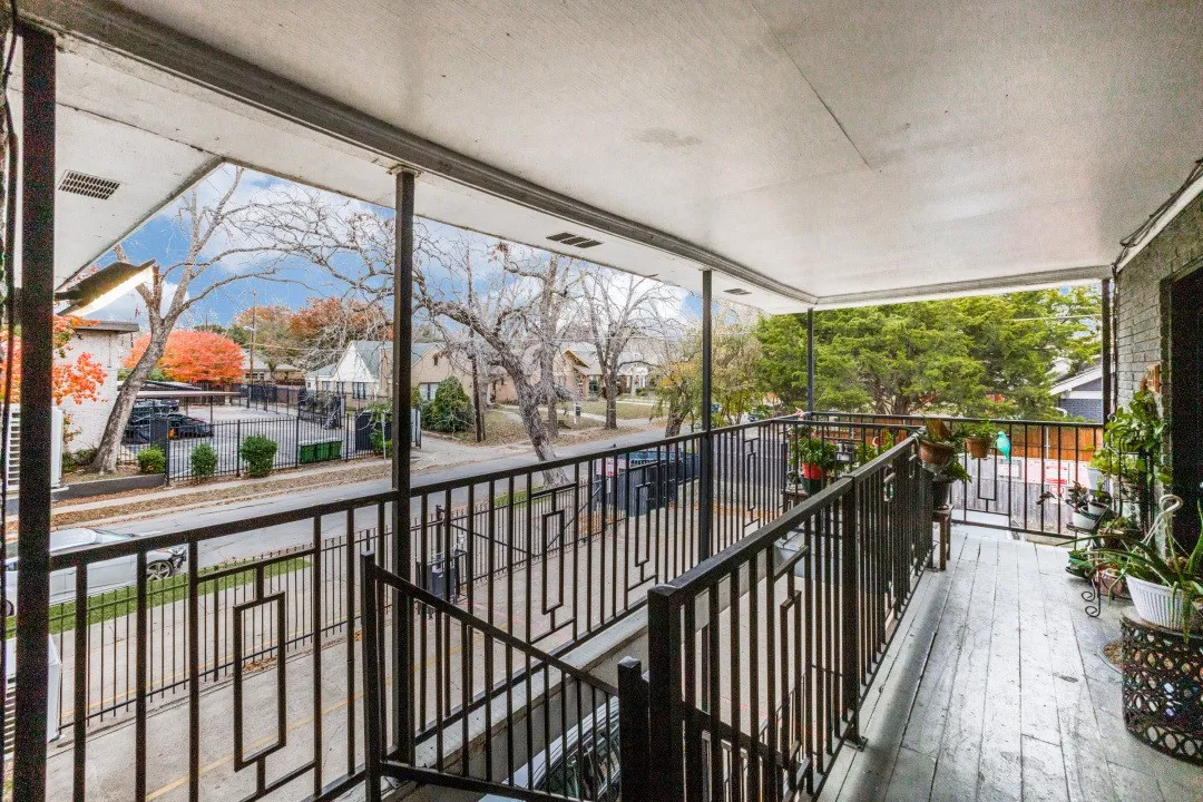 Apartment For Rent in Dallas County , 811 Skillman Street 102, Dallas, Texas 75214, 2 Bedroom, 1 Bathroom, Garage spaces, 775 Sqft, built in 1961, mls#21392645, Real Estate Agent in Dallas, Homes For Rent in Dallas county, Homes For Rent in Dallas, Realtor in Dallas Texas, Real Estate Brokerage Independent Realty Texas, Luminita Cordes Realtor