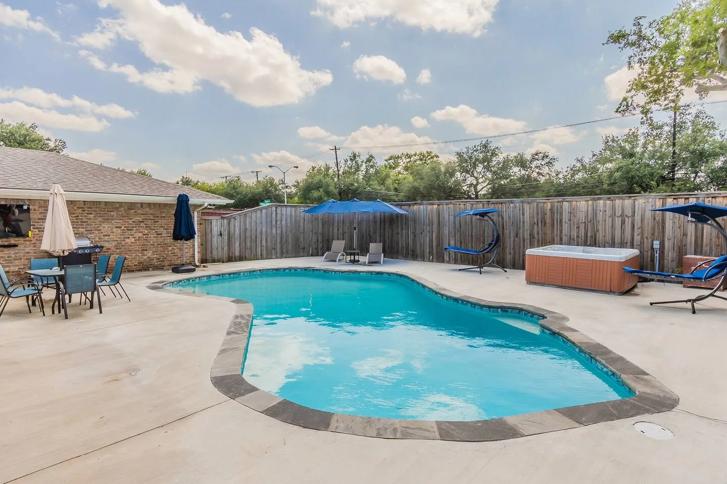 Single Family Residence For Rent in Collin County , 2901 Las Palmas Lane, Plano, Texas 75075, 4 Bedroom, 3 Bathroom, 2 Garage spaces, 2,268 Sqft, built in 1974, mls#21388558, Real Estate Agent in Plano, Homes For Rent in Collin county, Homes For Rent in Plano, Realtor in Plano Texas, Real Estate Brokerage Independent Realty Texas, Luminita Cordes Realtor