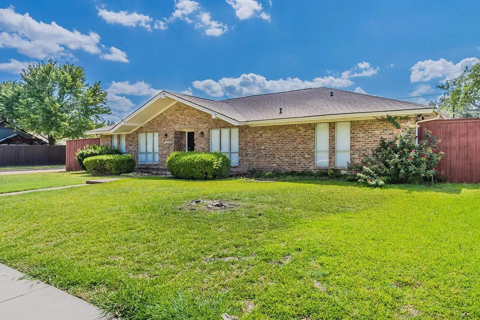 Single Family Residence For Rent in Collin County , 2901 Las Palmas Lane, Plano, Texas 75075, 4 Bedroom, 3 Bathroom, 2 Garage spaces, 2,268 Sqft, built in 1974, mls#21388558, Real Estate Agent in Plano, Homes For Rent in Collin county, Homes For Rent in Plano, Realtor in Plano Texas, Real Estate Brokerage Independent Realty Texas, Luminita Cordes Realtor
