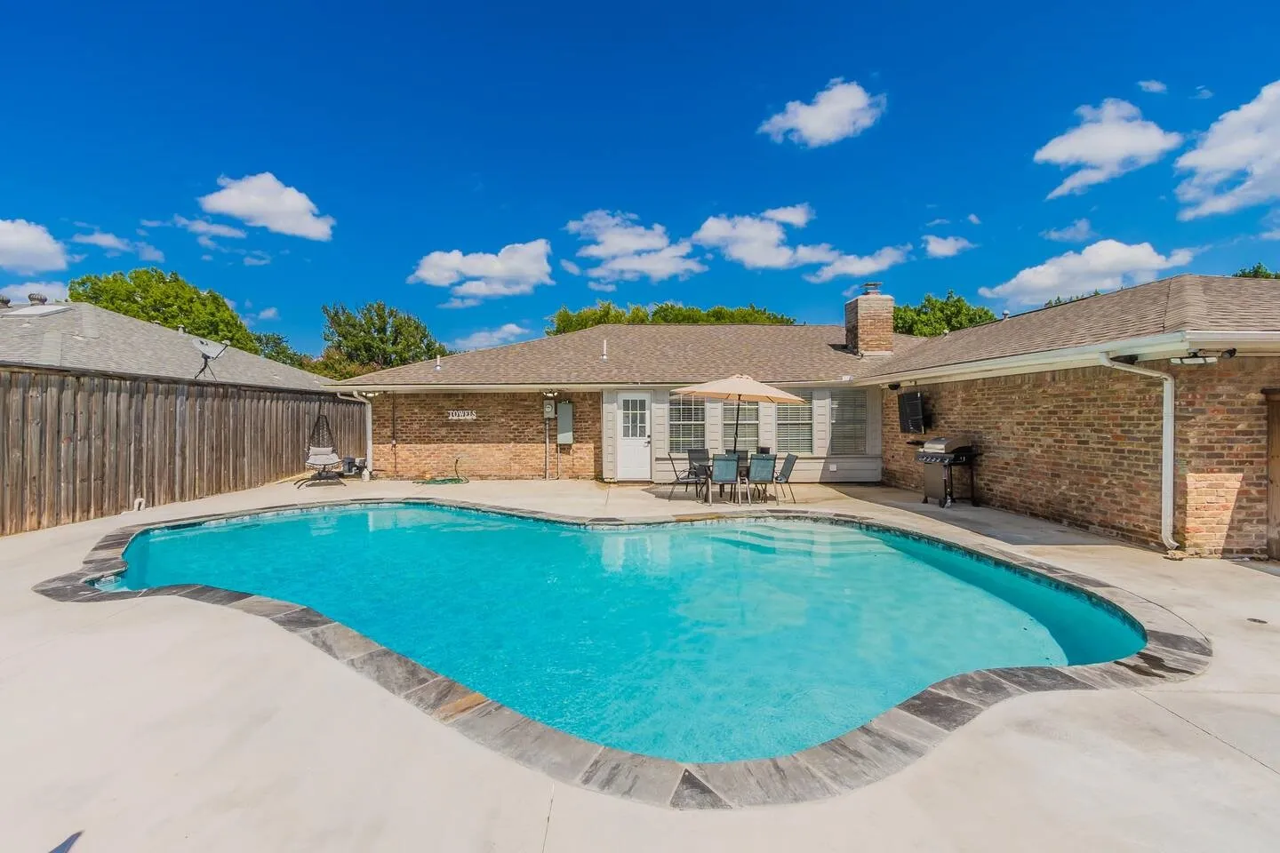 Single Family Residence For Rent in Collin County , 2901 Las Palmas Lane, Plano, Texas 75075, 4 Bedroom, 3 Bathroom, 2 Garage spaces, 2,268 Sqft, built in 1974, mls#21388558, Real Estate Agent in Plano, Homes For Rent in Collin county, Homes For Rent in Plano, Realtor in Plano Texas, Real Estate Brokerage Independent Realty Texas, Luminita Cordes Realtor
