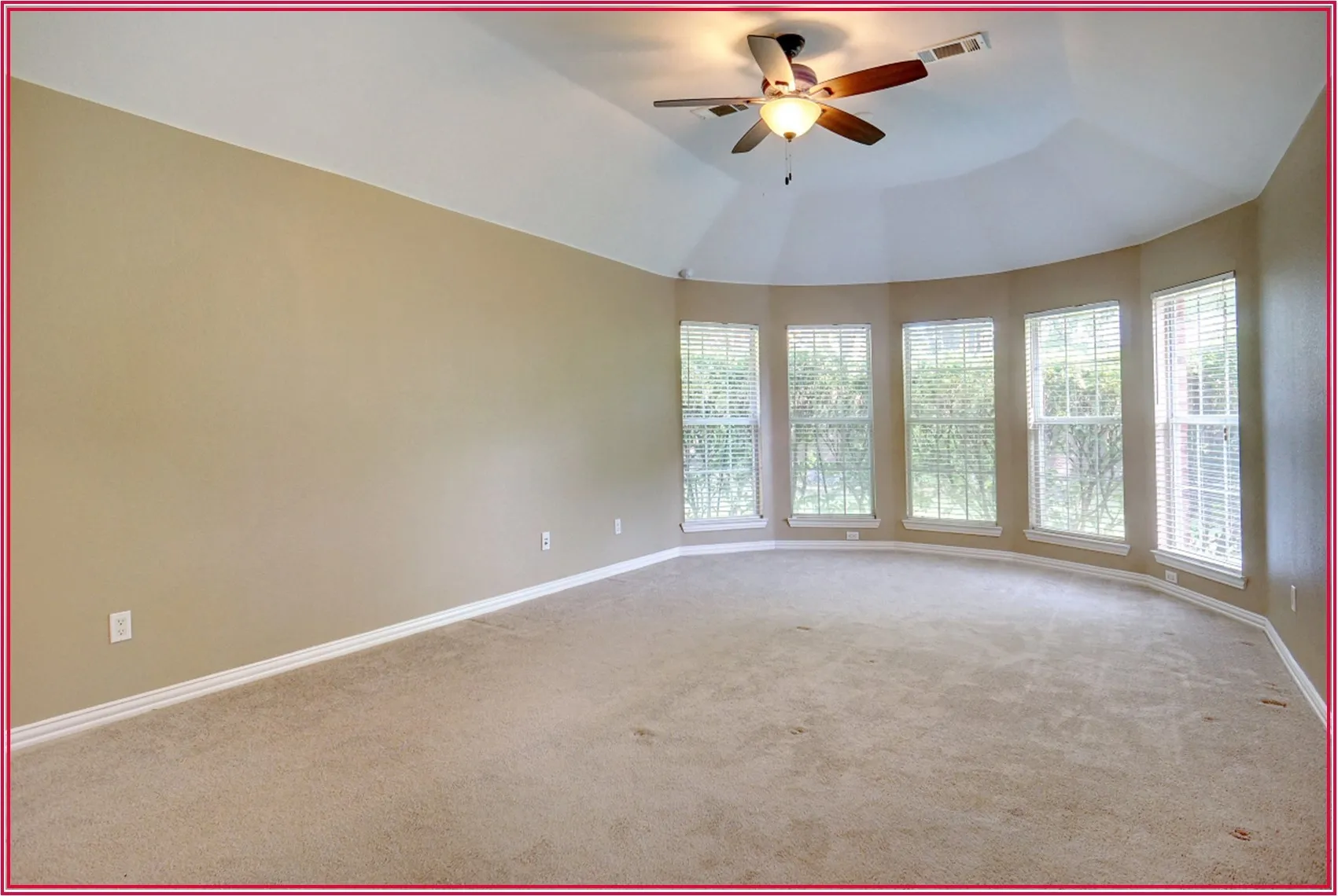 Tray ceiling with a ceiling fan light fixture