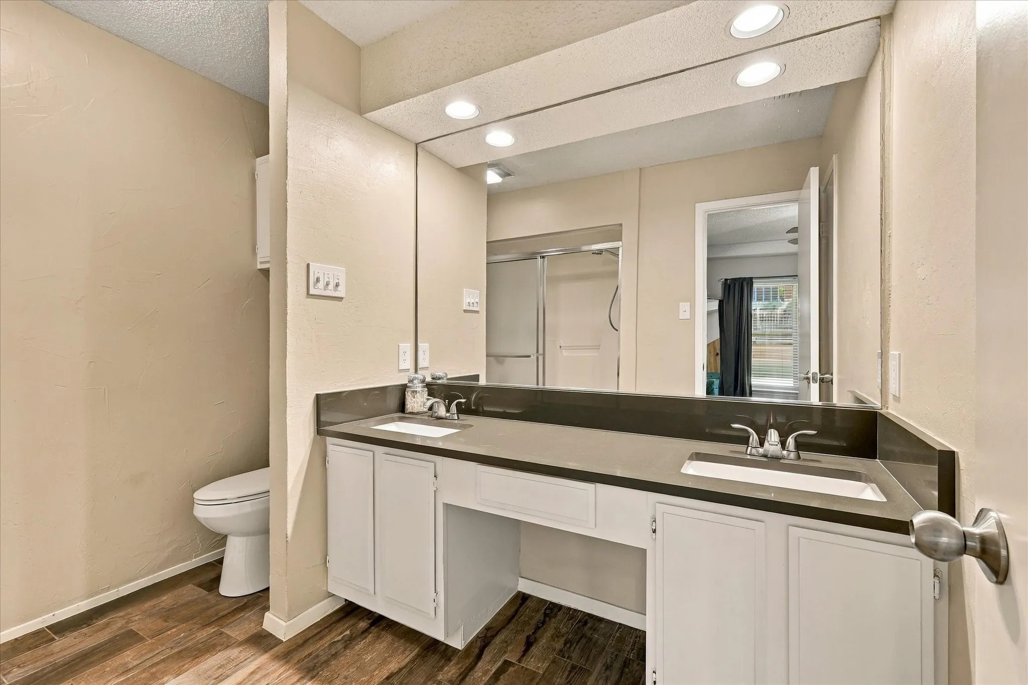 Single Family Residence For Sale in Tarrant County , 2840 Southridge Drive, Grapevine, Texas 76051, 3 Bedroom, 2 Bathroom, 2 Garage spaces, 1,726 Sqft, built in 1978, mls#21392471, Real Estate Agent in Grapevine, Homes For Sale in Tarrant county, Homes For Sale in Grapevine, Realtor in Grapevine Texas, Real Estate Brokerage Independent Realty Texas, Luminita Cordes Realtor
