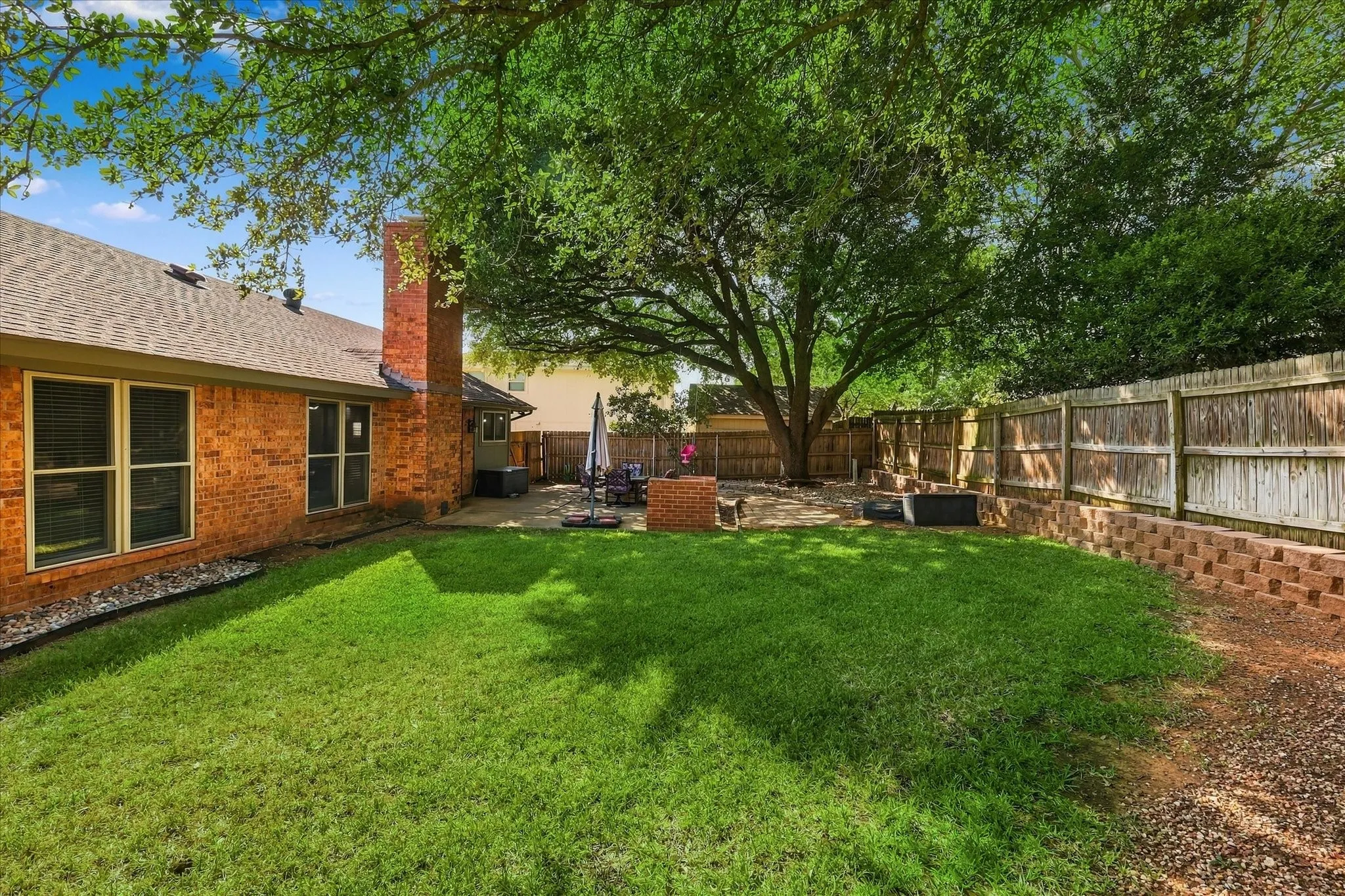 Single Family Residence For Sale in Tarrant County , 2840 Southridge Drive, Grapevine, Texas 76051, 3 Bedroom, 2 Bathroom, 2 Garage spaces, 1,726 Sqft, built in 1978, mls#21392471, Real Estate Agent in Grapevine, Homes For Sale in Tarrant county, Homes For Sale in Grapevine, Realtor in Grapevine Texas, Real Estate Brokerage Independent Realty Texas, Luminita Cordes Realtor