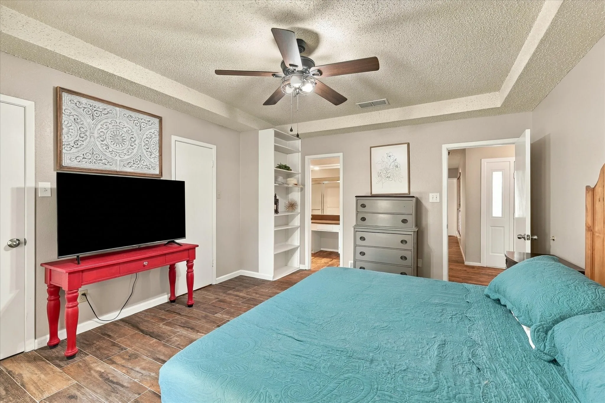 Single Family Residence For Sale in Tarrant County , 2840 Southridge Drive, Grapevine, Texas 76051, 3 Bedroom, 2 Bathroom, 2 Garage spaces, 1,726 Sqft, built in 1978, mls#21392471, Real Estate Agent in Grapevine, Homes For Sale in Tarrant county, Homes For Sale in Grapevine, Realtor in Grapevine Texas, Real Estate Brokerage Independent Realty Texas, Luminita Cordes Realtor