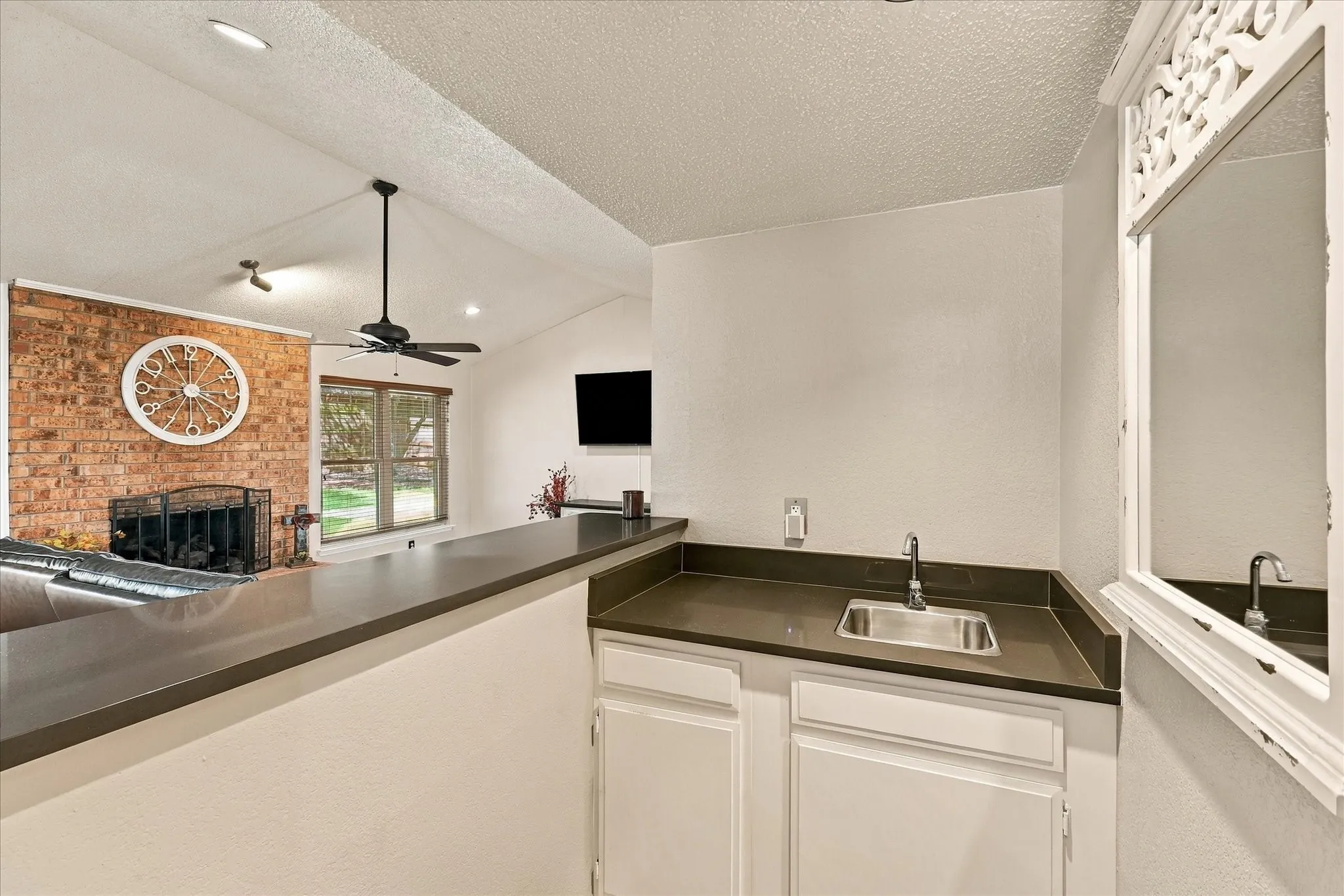 Single Family Residence For Sale in Tarrant County , 2840 Southridge Drive, Grapevine, Texas 76051, 3 Bedroom, 2 Bathroom, 2 Garage spaces, 1,726 Sqft, built in 1978, mls#21392471, Real Estate Agent in Grapevine, Homes For Sale in Tarrant county, Homes For Sale in Grapevine, Realtor in Grapevine Texas, Real Estate Brokerage Independent Realty Texas, Luminita Cordes Realtor