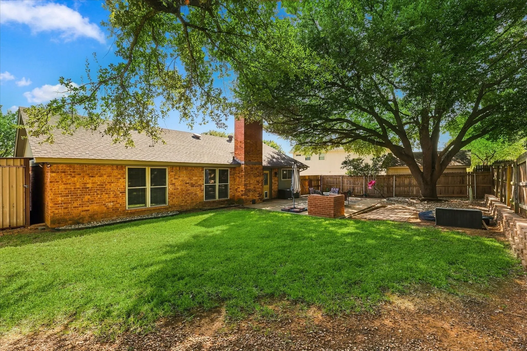 Single Family Residence For Sale in Tarrant County , 2840 Southridge Drive, Grapevine, Texas 76051, 3 Bedroom, 2 Bathroom, 2 Garage spaces, 1,726 Sqft, built in 1978, mls#21392471, Real Estate Agent in Grapevine, Homes For Sale in Tarrant county, Homes For Sale in Grapevine, Realtor in Grapevine Texas, Real Estate Brokerage Independent Realty Texas, Luminita Cordes Realtor