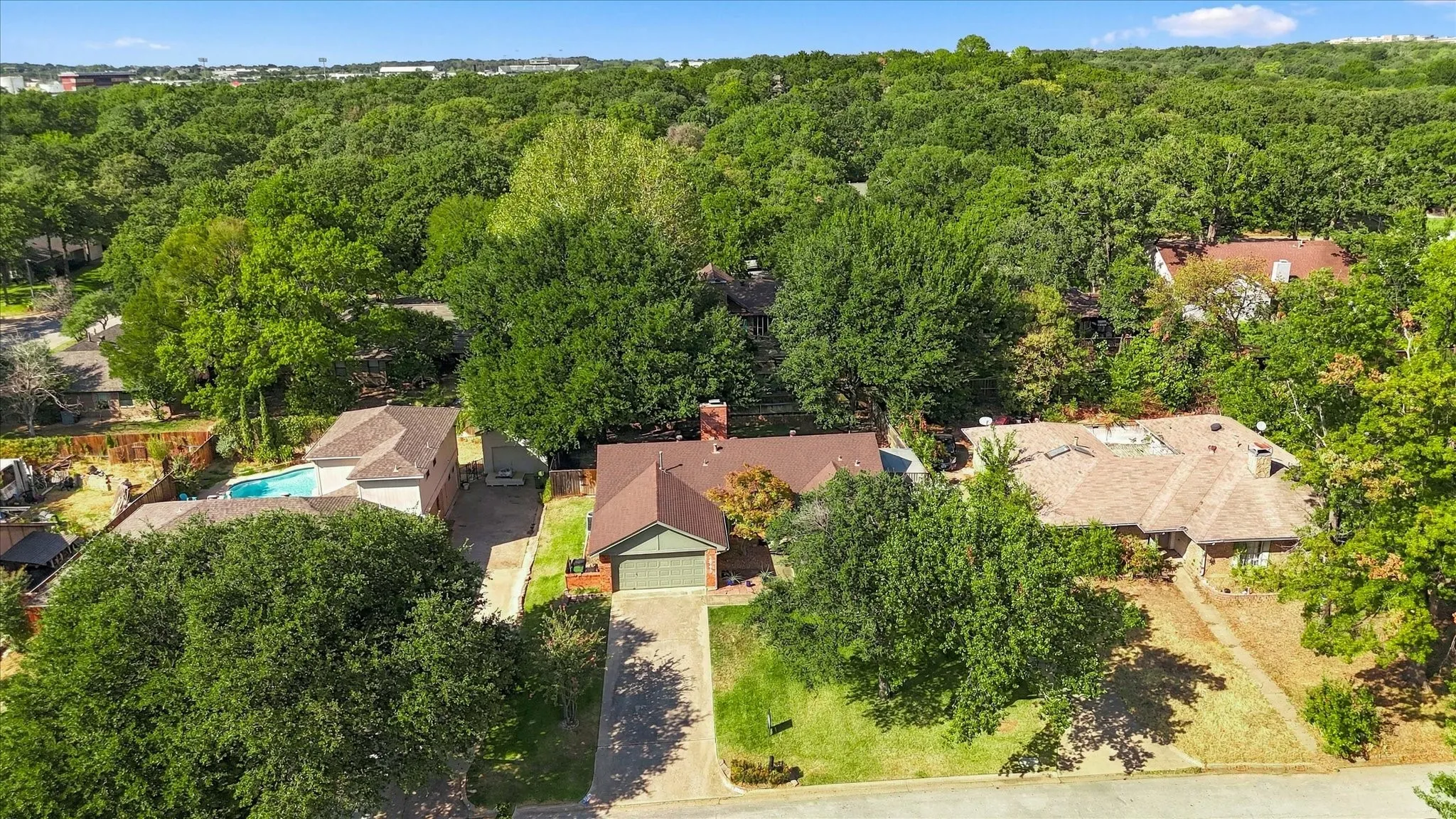 Single Family Residence For Sale in Tarrant County , 2840 Southridge Drive, Grapevine, Texas 76051, 3 Bedroom, 2 Bathroom, 2 Garage spaces, 1,726 Sqft, built in 1978, mls#21392471, Real Estate Agent in Grapevine, Homes For Sale in Tarrant county, Homes For Sale in Grapevine, Realtor in Grapevine Texas, Real Estate Brokerage Independent Realty Texas, Luminita Cordes Realtor