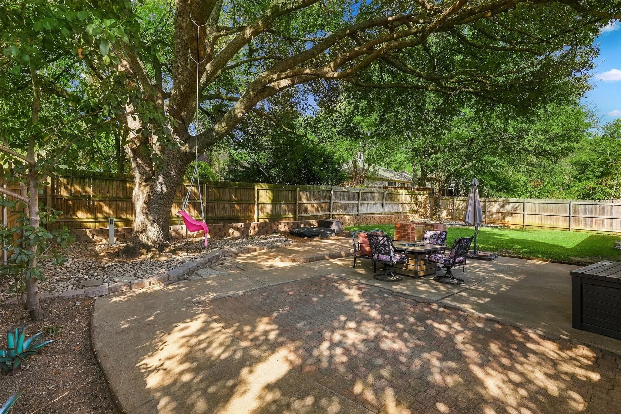 Single Family Residence For Sale in Tarrant County , 2840 Southridge Drive, Grapevine, Texas 76051, 3 Bedroom, 2 Bathroom, 2 Garage spaces, 1,726 Sqft, built in 1978, mls#21392471, Real Estate Agent in Grapevine, Homes For Sale in Tarrant county, Homes For Sale in Grapevine, Realtor in Grapevine Texas, Real Estate Brokerage Independent Realty Texas, Luminita Cordes Realtor