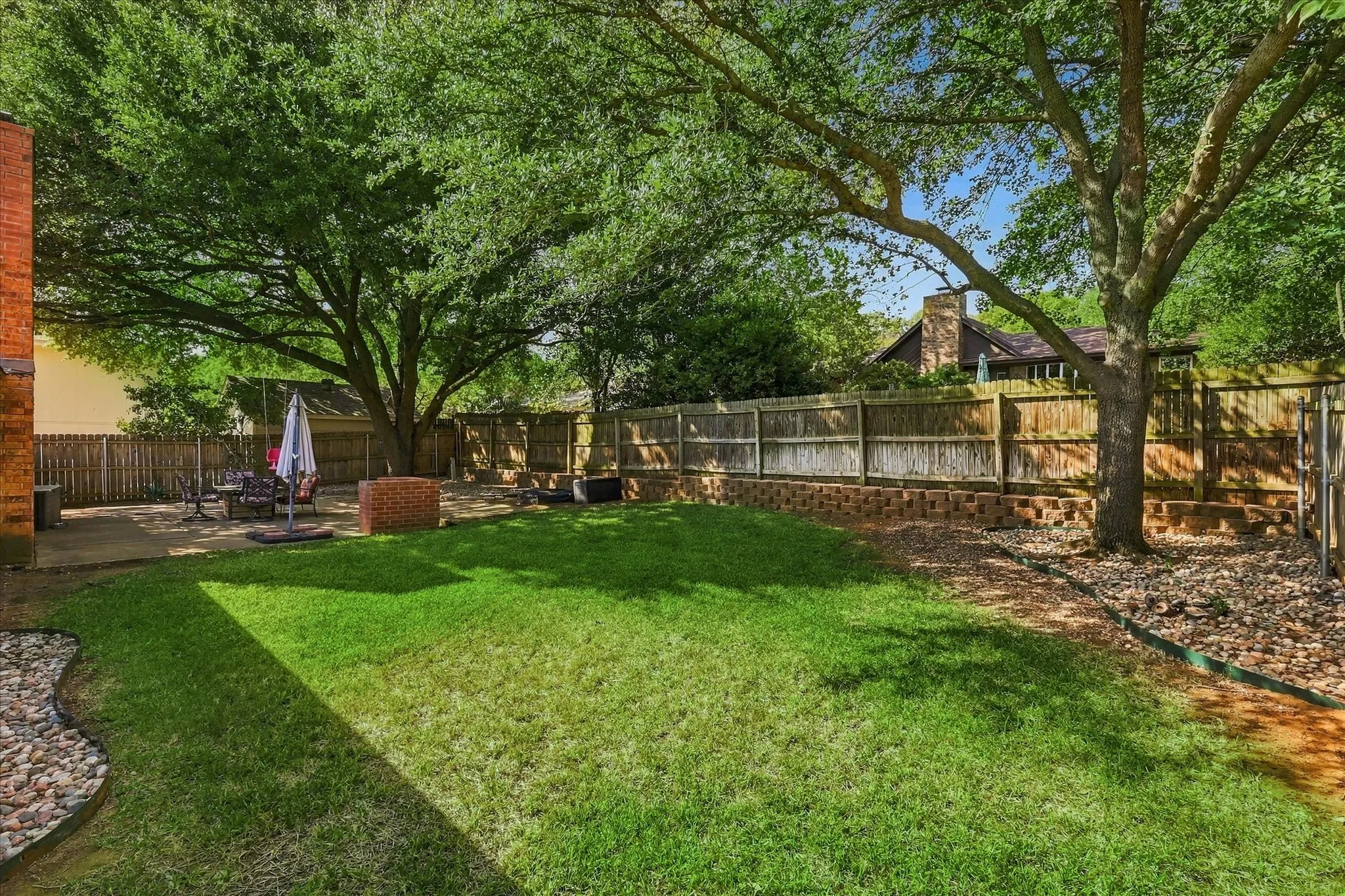 Single Family Residence For Sale in Tarrant County , 2840 Southridge Drive, Grapevine, Texas 76051, 3 Bedroom, 2 Bathroom, 2 Garage spaces, 1,726 Sqft, built in 1978, mls#21392471, Real Estate Agent in Grapevine, Homes For Sale in Tarrant county, Homes For Sale in Grapevine, Realtor in Grapevine Texas, Real Estate Brokerage Independent Realty Texas, Luminita Cordes Realtor