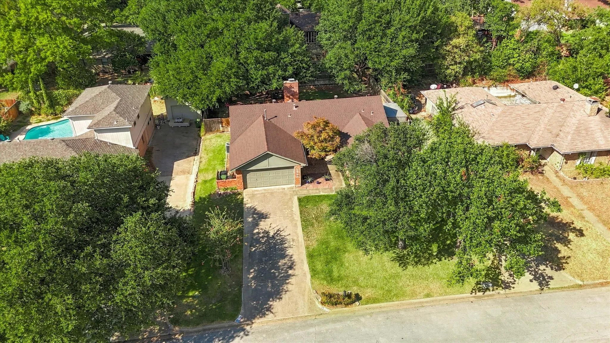 Single Family Residence For Sale in Tarrant County , 2840 Southridge Drive, Grapevine, Texas 76051, 3 Bedroom, 2 Bathroom, 2 Garage spaces, 1,726 Sqft, built in 1978, mls#21392471, Real Estate Agent in Grapevine, Homes For Sale in Tarrant county, Homes For Sale in Grapevine, Realtor in Grapevine Texas, Real Estate Brokerage Independent Realty Texas, Luminita Cordes Realtor