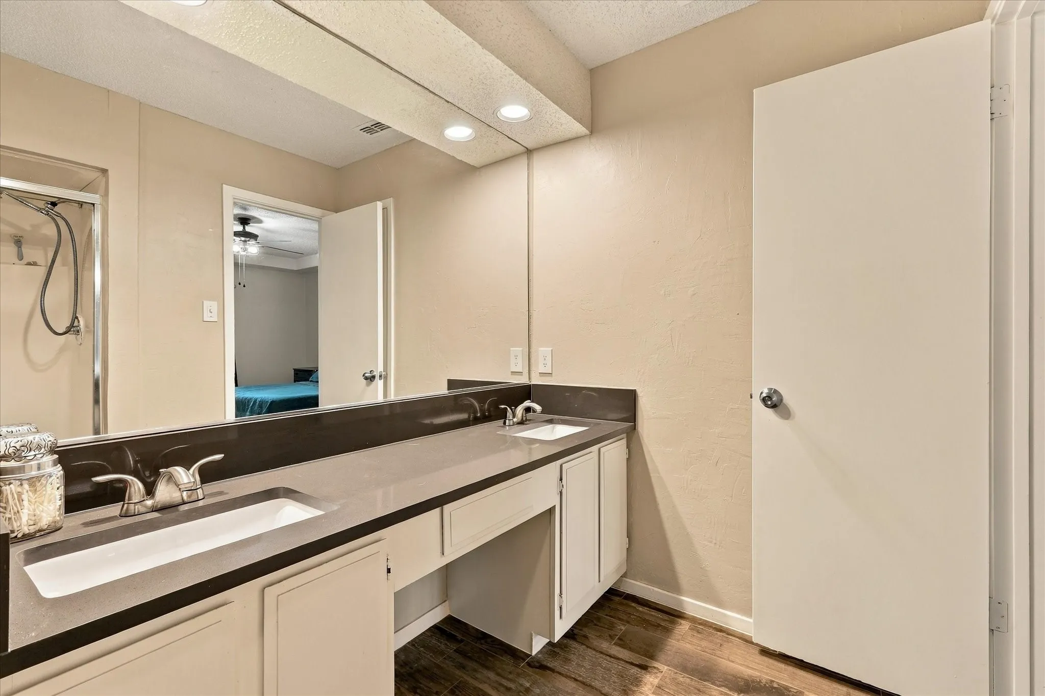 Single Family Residence For Sale in Tarrant County , 2840 Southridge Drive, Grapevine, Texas 76051, 3 Bedroom, 2 Bathroom, 2 Garage spaces, 1,726 Sqft, built in 1978, mls#21392471, Real Estate Agent in Grapevine, Homes For Sale in Tarrant county, Homes For Sale in Grapevine, Realtor in Grapevine Texas, Real Estate Brokerage Independent Realty Texas, Luminita Cordes Realtor