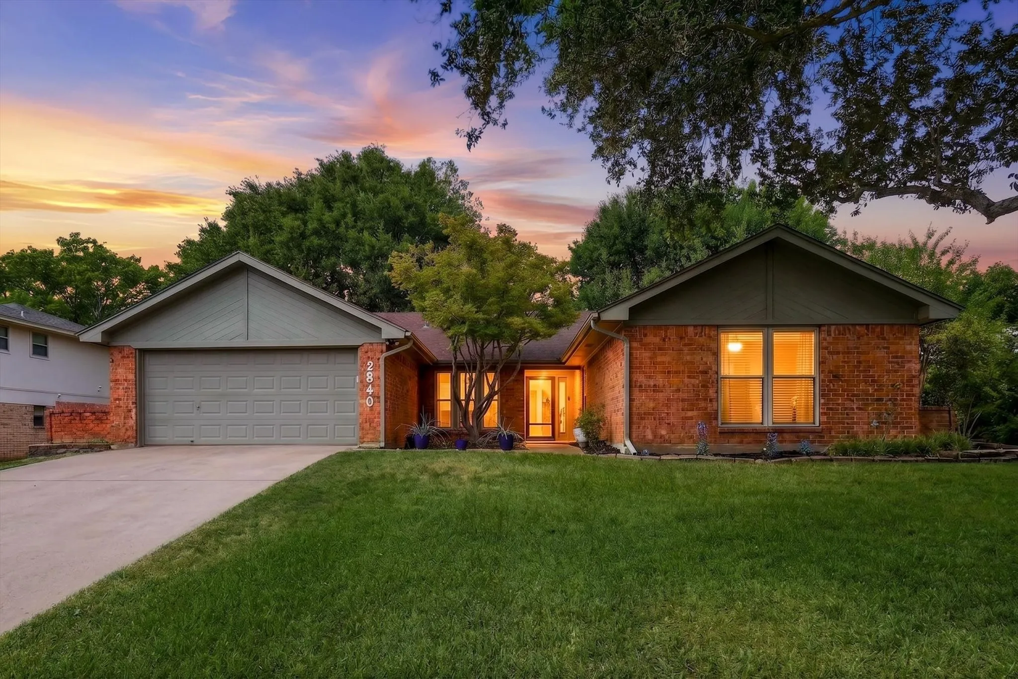 Single Family Residence For Sale in Tarrant County , 2840 Southridge Drive, Grapevine, Texas 76051, 3 Bedroom, 2 Bathroom, 2 Garage spaces, 1,726 Sqft, built in 1978, mls#21392471, Real Estate Agent in Grapevine, Homes For Sale in Tarrant county, Homes For Sale in Grapevine, Realtor in Grapevine Texas, Real Estate Brokerage Independent Realty Texas, Luminita Cordes Realtor