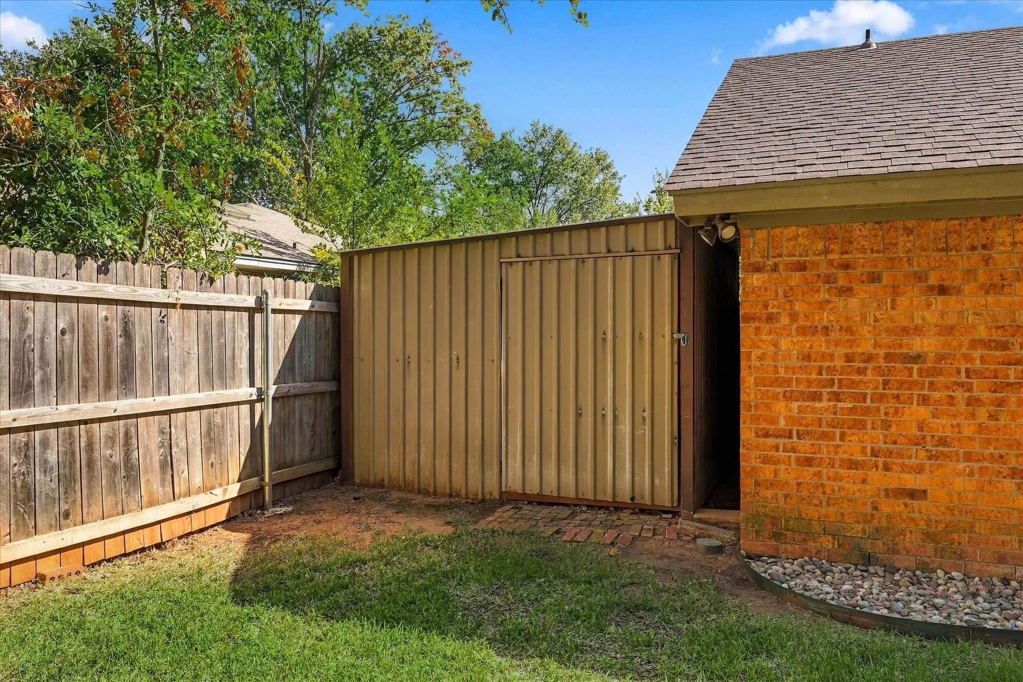 Single Family Residence For Sale in Tarrant County , 2840 Southridge Drive, Grapevine, Texas 76051, 3 Bedroom, 2 Bathroom, 2 Garage spaces, 1,726 Sqft, built in 1978, mls#21392471, Real Estate Agent in Grapevine, Homes For Sale in Tarrant county, Homes For Sale in Grapevine, Realtor in Grapevine Texas, Real Estate Brokerage Independent Realty Texas, Luminita Cordes Realtor