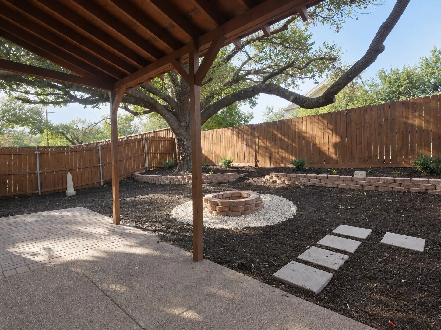 Single Family Residence For Sale in Collin County , 1220 HYDE PARK Drive, Mc Kinney, Texas 75069, 4 Bedroom, 4 Bathroom, 1 Garage spaces, 2,026 Sqft, built in 1992, mls#21391355, Real Estate Agent in Mc Kinney, Homes For Sale in Collin county, Homes For Sale in Mc Kinney, Realtor in Mc Kinney Texas, Real Estate Brokerage Independent Realty Texas, Luminita Cordes Realtor