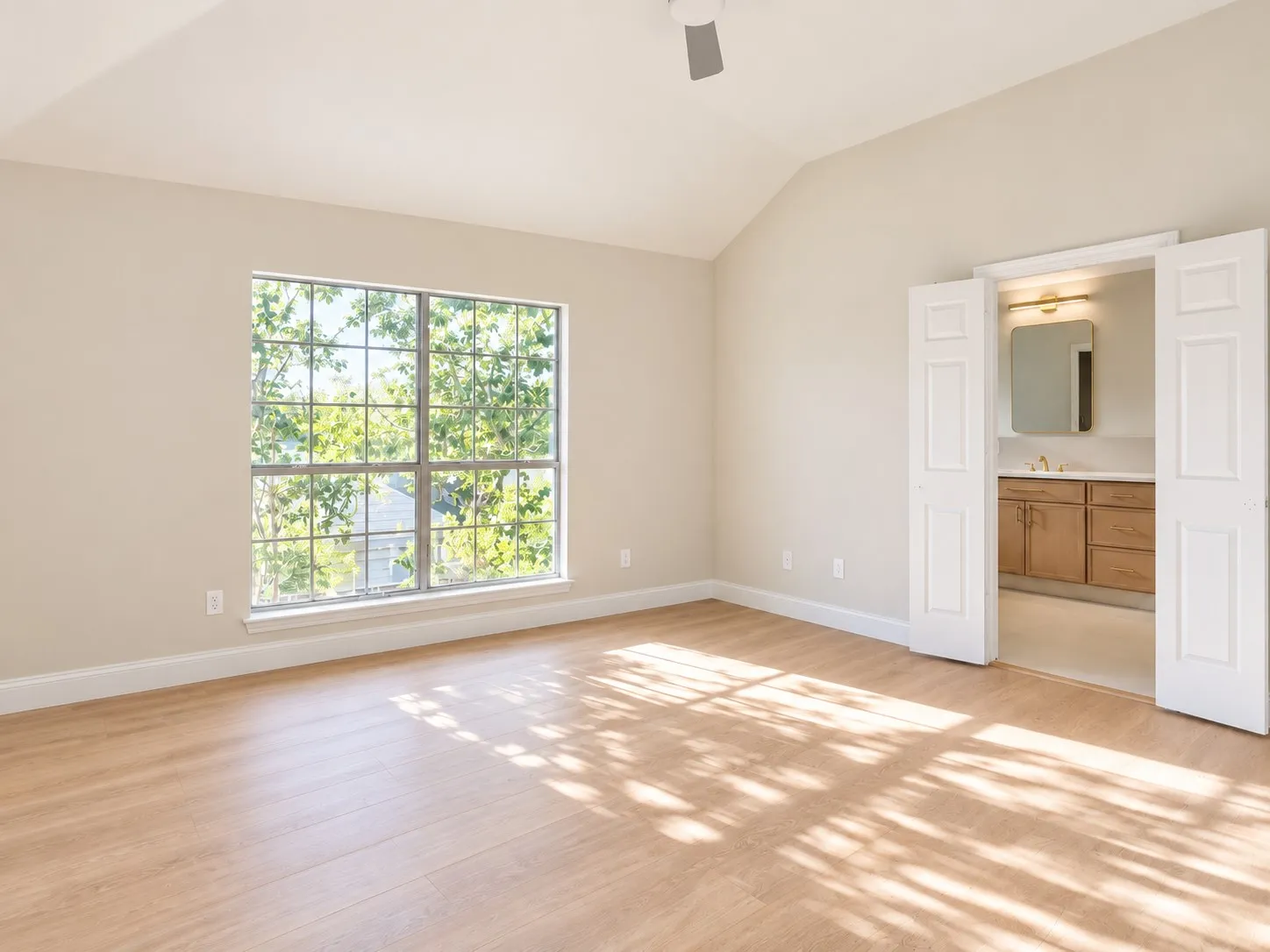 Single Family Residence For Sale in Collin County , 1220 HYDE PARK Drive, Mc Kinney, Texas 75069, 4 Bedroom, 4 Bathroom, 1 Garage spaces, 2,026 Sqft, built in 1992, mls#21391355, Real Estate Agent in Mc Kinney, Homes For Sale in Collin county, Homes For Sale in Mc Kinney, Realtor in Mc Kinney Texas, Real Estate Brokerage Independent Realty Texas, Luminita Cordes Realtor