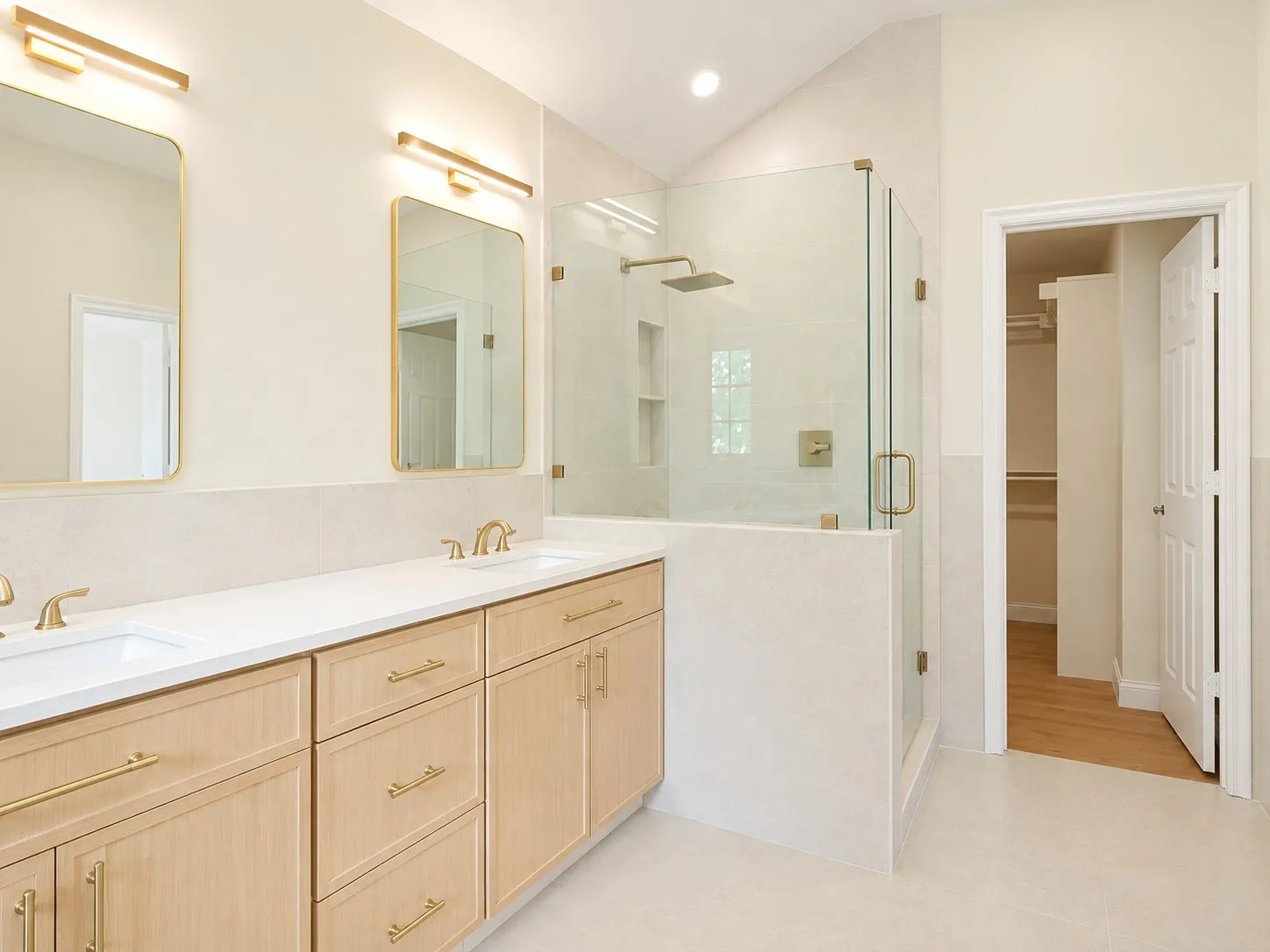 Single Family Residence For Sale in Collin County , 1220 HYDE PARK Drive, Mc Kinney, Texas 75069, 4 Bedroom, 4 Bathroom, 1 Garage spaces, 2,026 Sqft, built in 1992, mls#21391355, Real Estate Agent in Mc Kinney, Homes For Sale in Collin county, Homes For Sale in Mc Kinney, Realtor in Mc Kinney Texas, Real Estate Brokerage Independent Realty Texas, Luminita Cordes Realtor