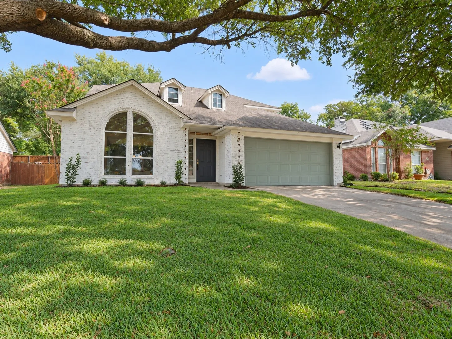 Single Family Residence For Sale in Collin County , 1220 HYDE PARK Drive, Mc Kinney, Texas 75069, 4 Bedroom, 4 Bathroom, 1 Garage spaces, 2,026 Sqft, built in 1992, mls#21391355, Real Estate Agent in Mc Kinney, Homes For Sale in Collin county, Homes For Sale in Mc Kinney, Realtor in Mc Kinney Texas, Real Estate Brokerage Independent Realty Texas, Luminita Cordes Realtor