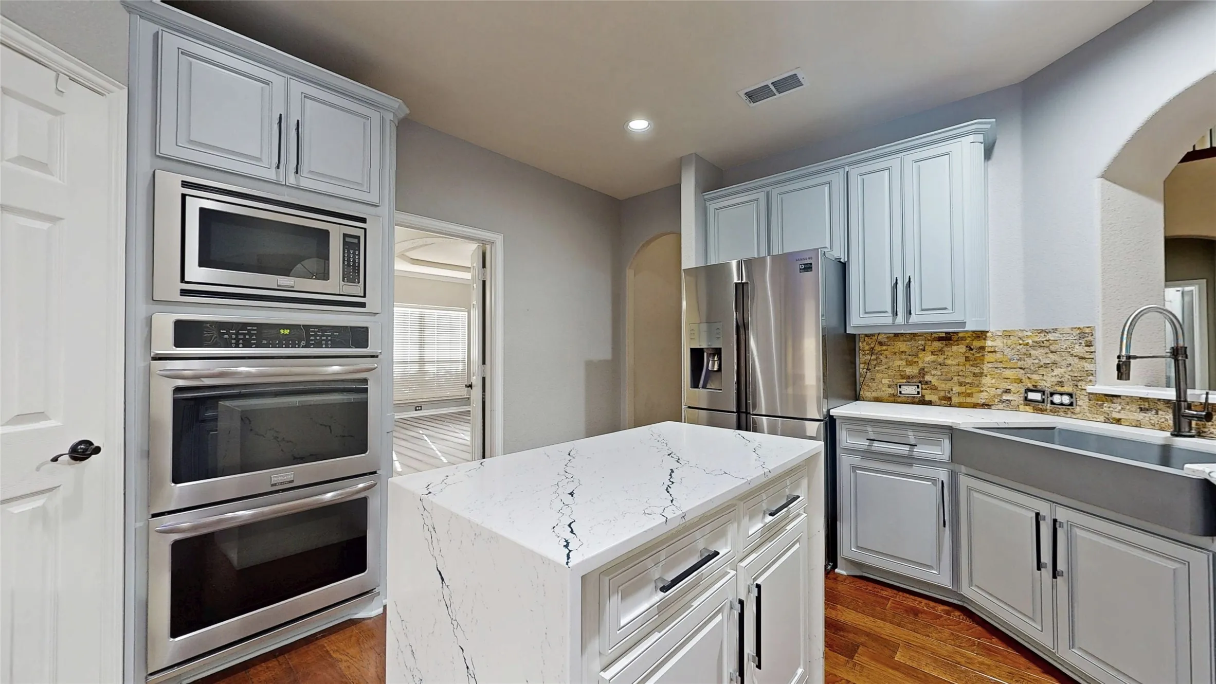 Single Family Residence For Sale in Dallas County , 4903 Barn Owl Trail, Grand Prairie, Texas 75052, 5 Bedroom, 4 Bathroom, 2 Garage spaces, 4,454 Sqft, built in 2014, mls#21392656, Real Estate Agent in Grand Prairie, Homes For Sale in Dallas county, Homes For Sale in Grand Prairie, Realtor in Grand Prairie Texas, Real Estate Brokerage Independent Realty Texas, Luminita Cordes Realtor