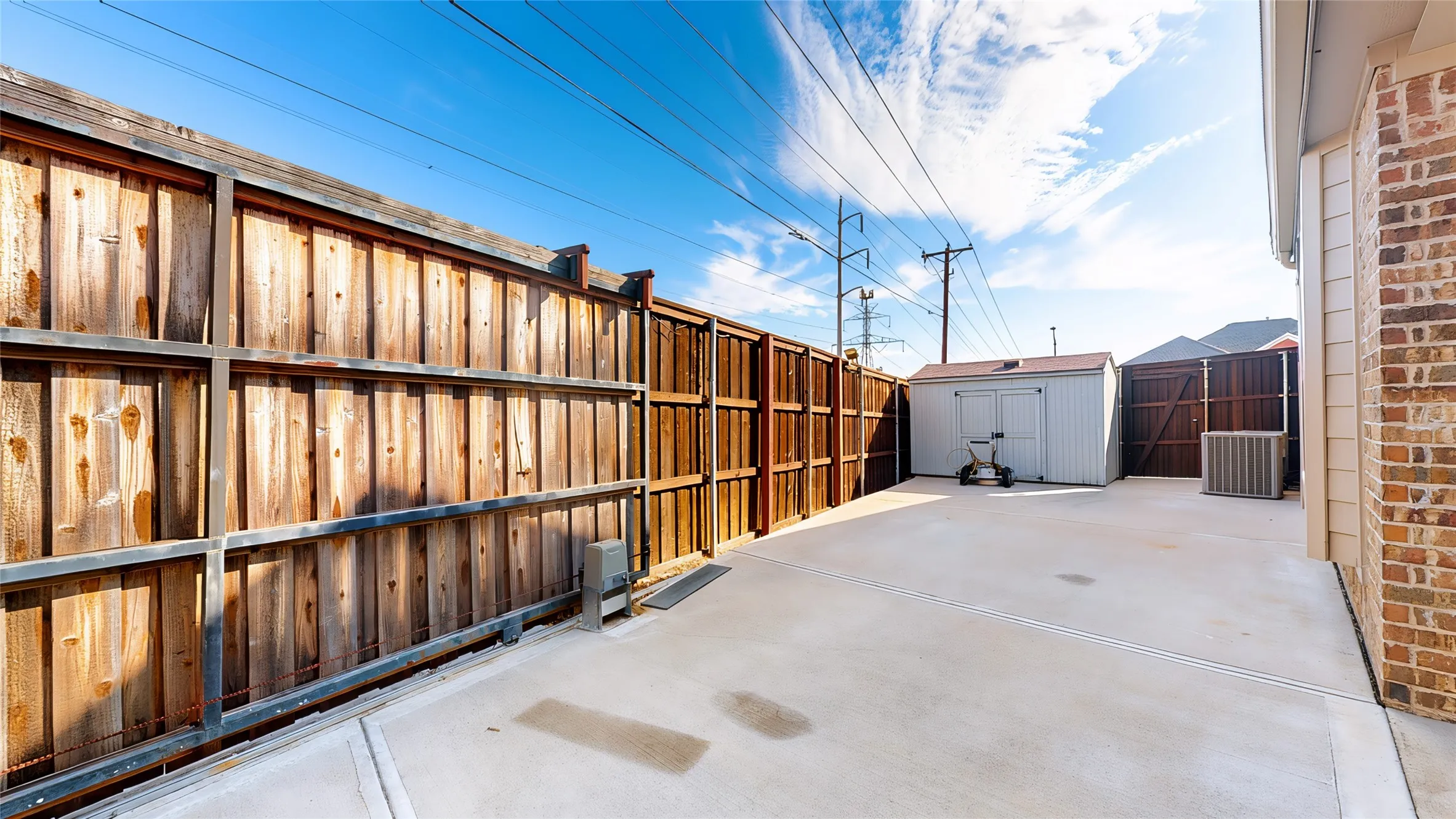 Single Family Residence For Sale in Dallas County , 4903 Barn Owl Trail, Grand Prairie, Texas 75052, 5 Bedroom, 4 Bathroom, 2 Garage spaces, 4,454 Sqft, built in 2014, mls#21392656, Real Estate Agent in Grand Prairie, Homes For Sale in Dallas county, Homes For Sale in Grand Prairie, Realtor in Grand Prairie Texas, Real Estate Brokerage Independent Realty Texas, Luminita Cordes Realtor