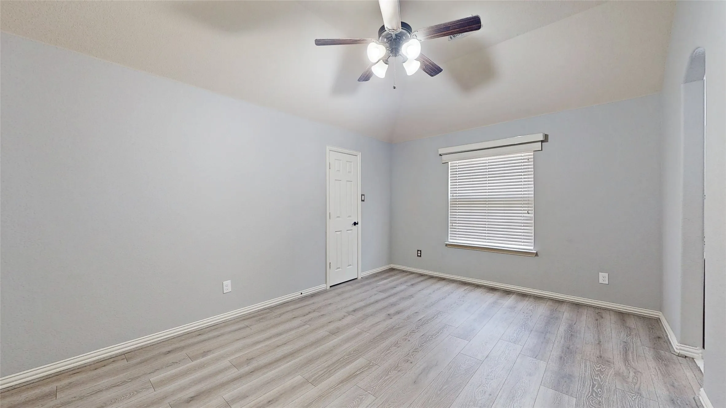 Single Family Residence For Sale in Dallas County , 4903 Barn Owl Trail, Grand Prairie, Texas 75052, 5 Bedroom, 4 Bathroom, 2 Garage spaces, 4,454 Sqft, built in 2014, mls#21392656, Real Estate Agent in Grand Prairie, Homes For Sale in Dallas county, Homes For Sale in Grand Prairie, Realtor in Grand Prairie Texas, Real Estate Brokerage Independent Realty Texas, Luminita Cordes Realtor
