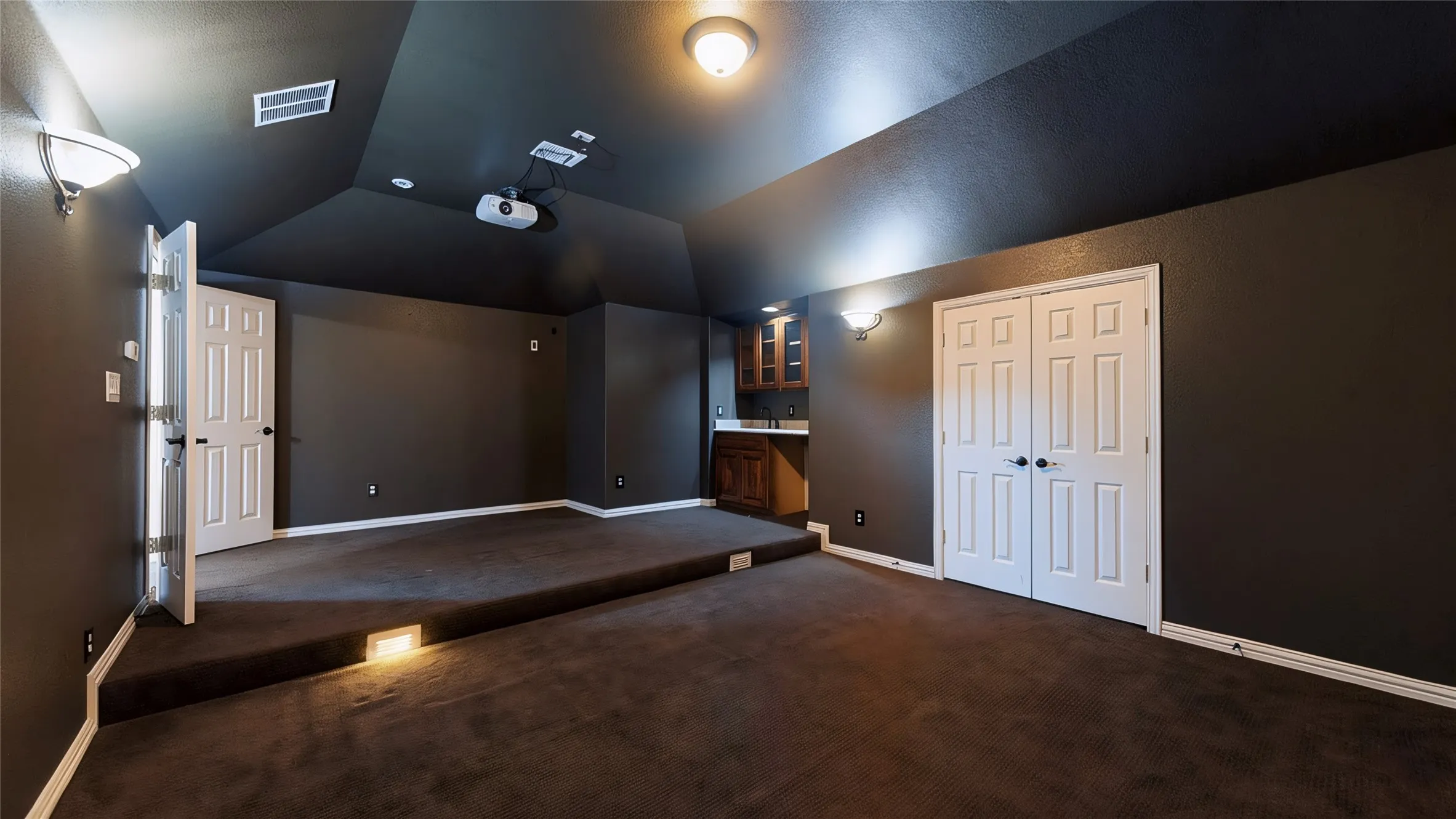 Single Family Residence For Sale in Dallas County , 4903 Barn Owl Trail, Grand Prairie, Texas 75052, 5 Bedroom, 4 Bathroom, 2 Garage spaces, 4,454 Sqft, built in 2014, mls#21392656, Real Estate Agent in Grand Prairie, Homes For Sale in Dallas county, Homes For Sale in Grand Prairie, Realtor in Grand Prairie Texas, Real Estate Brokerage Independent Realty Texas, Luminita Cordes Realtor