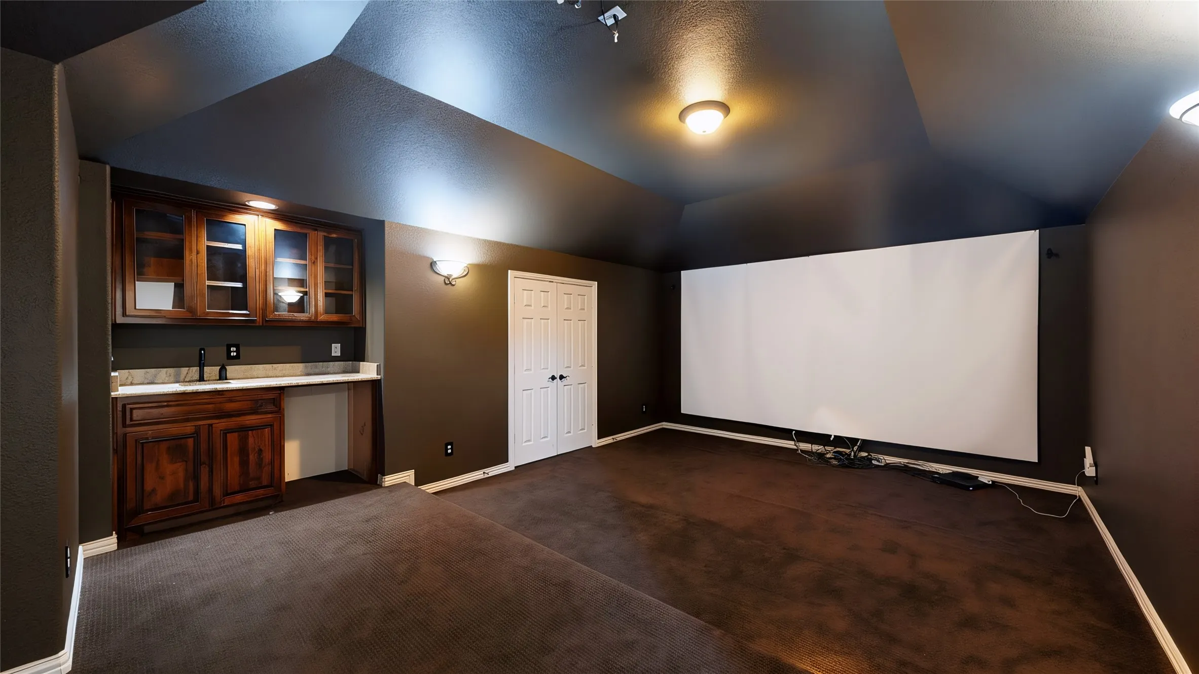 Single Family Residence For Sale in Dallas County , 4903 Barn Owl Trail, Grand Prairie, Texas 75052, 5 Bedroom, 4 Bathroom, 2 Garage spaces, 4,454 Sqft, built in 2014, mls#21392656, Real Estate Agent in Grand Prairie, Homes For Sale in Dallas county, Homes For Sale in Grand Prairie, Realtor in Grand Prairie Texas, Real Estate Brokerage Independent Realty Texas, Luminita Cordes Realtor