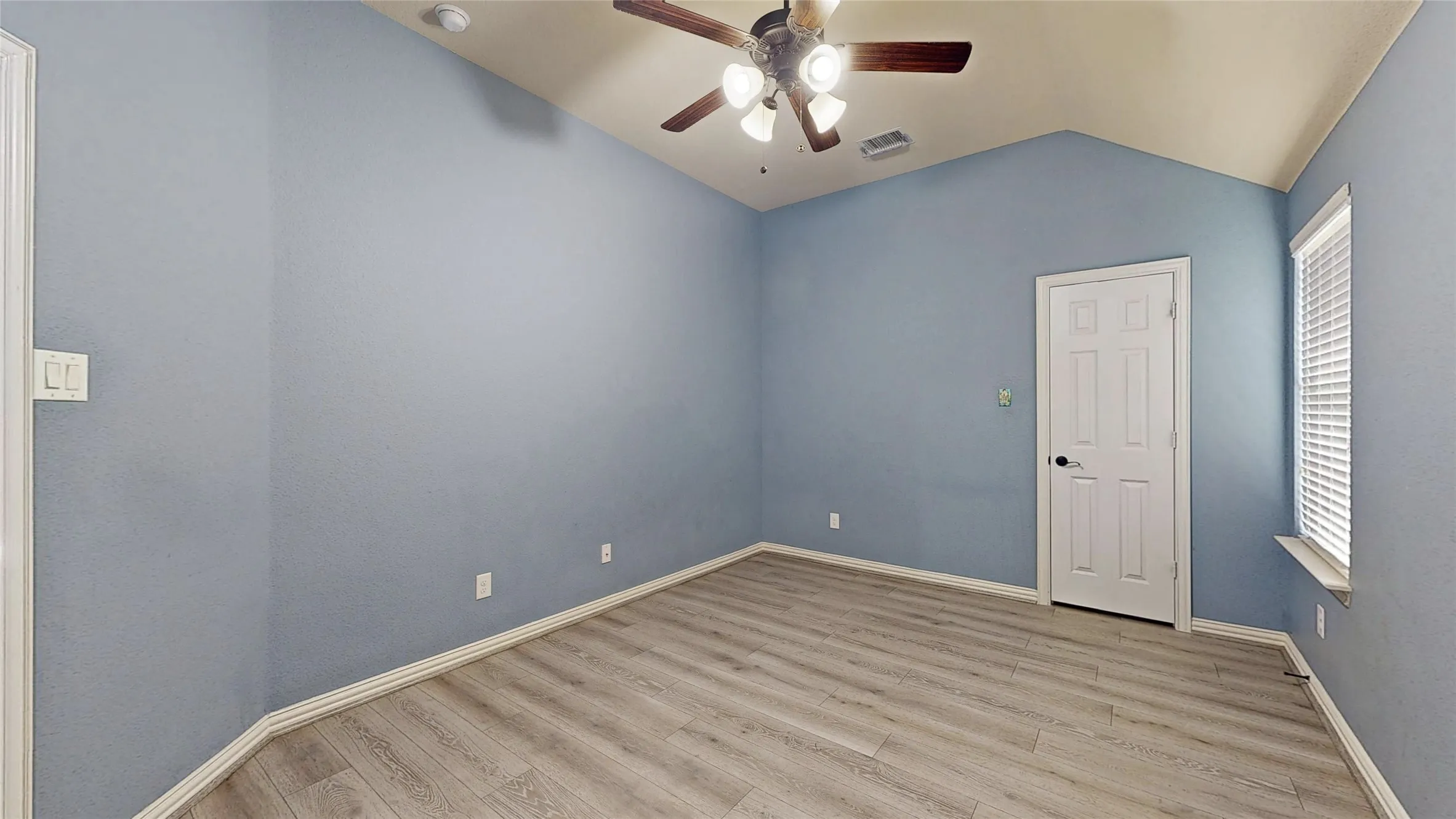 Single Family Residence For Sale in Dallas County , 4903 Barn Owl Trail, Grand Prairie, Texas 75052, 5 Bedroom, 4 Bathroom, 2 Garage spaces, 4,454 Sqft, built in 2014, mls#21392656, Real Estate Agent in Grand Prairie, Homes For Sale in Dallas county, Homes For Sale in Grand Prairie, Realtor in Grand Prairie Texas, Real Estate Brokerage Independent Realty Texas, Luminita Cordes Realtor
