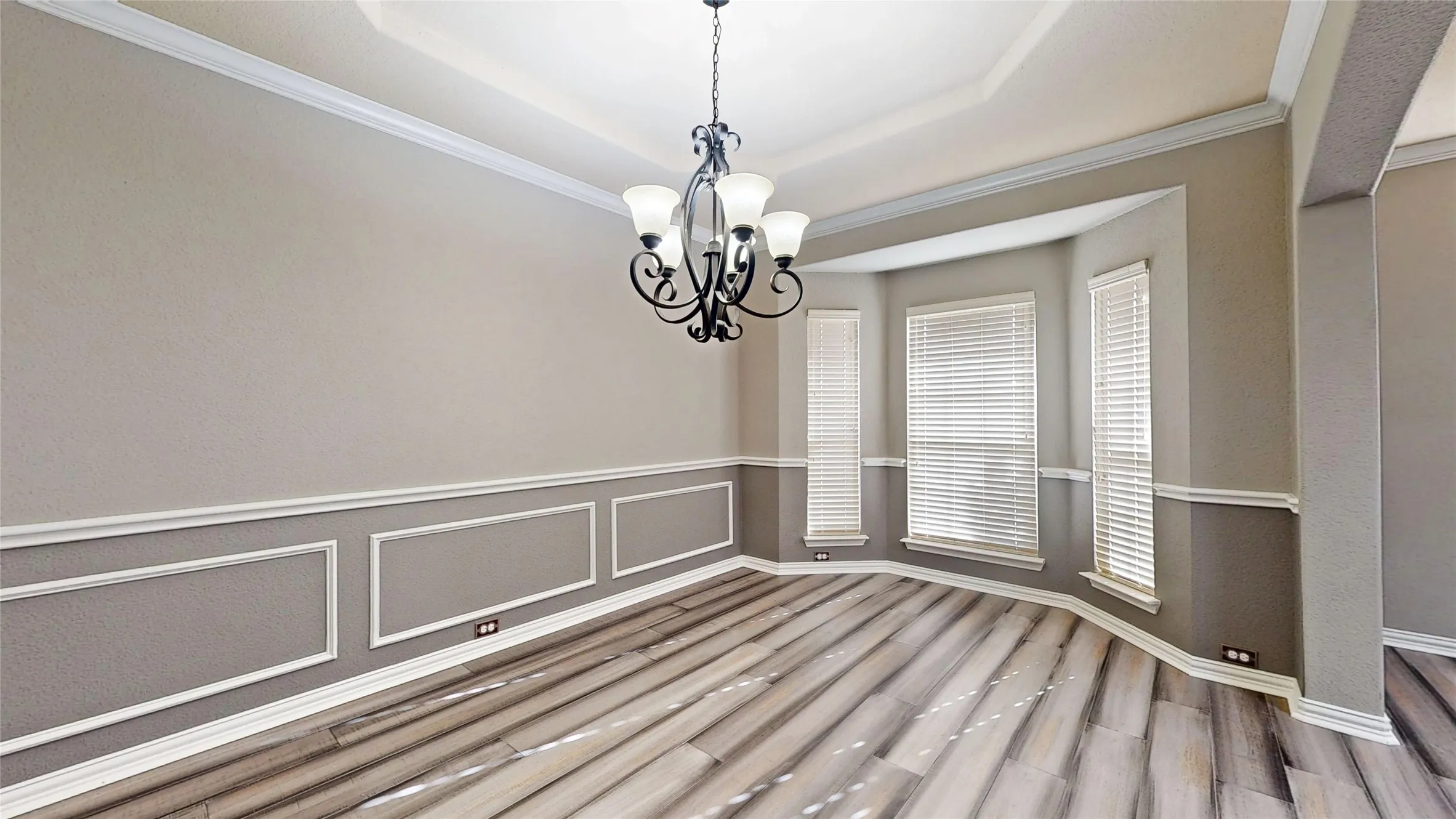 Single Family Residence For Sale in Dallas County , 4903 Barn Owl Trail, Grand Prairie, Texas 75052, 5 Bedroom, 4 Bathroom, 2 Garage spaces, 4,454 Sqft, built in 2014, mls#21392656, Real Estate Agent in Grand Prairie, Homes For Sale in Dallas county, Homes For Sale in Grand Prairie, Realtor in Grand Prairie Texas, Real Estate Brokerage Independent Realty Texas, Luminita Cordes Realtor