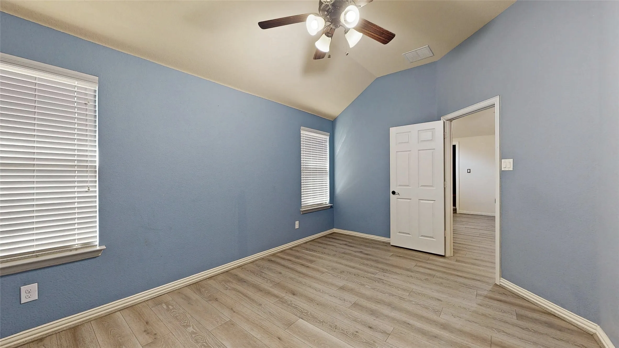Single Family Residence For Sale in Dallas County , 4903 Barn Owl Trail, Grand Prairie, Texas 75052, 5 Bedroom, 4 Bathroom, 2 Garage spaces, 4,454 Sqft, built in 2014, mls#21392656, Real Estate Agent in Grand Prairie, Homes For Sale in Dallas county, Homes For Sale in Grand Prairie, Realtor in Grand Prairie Texas, Real Estate Brokerage Independent Realty Texas, Luminita Cordes Realtor
