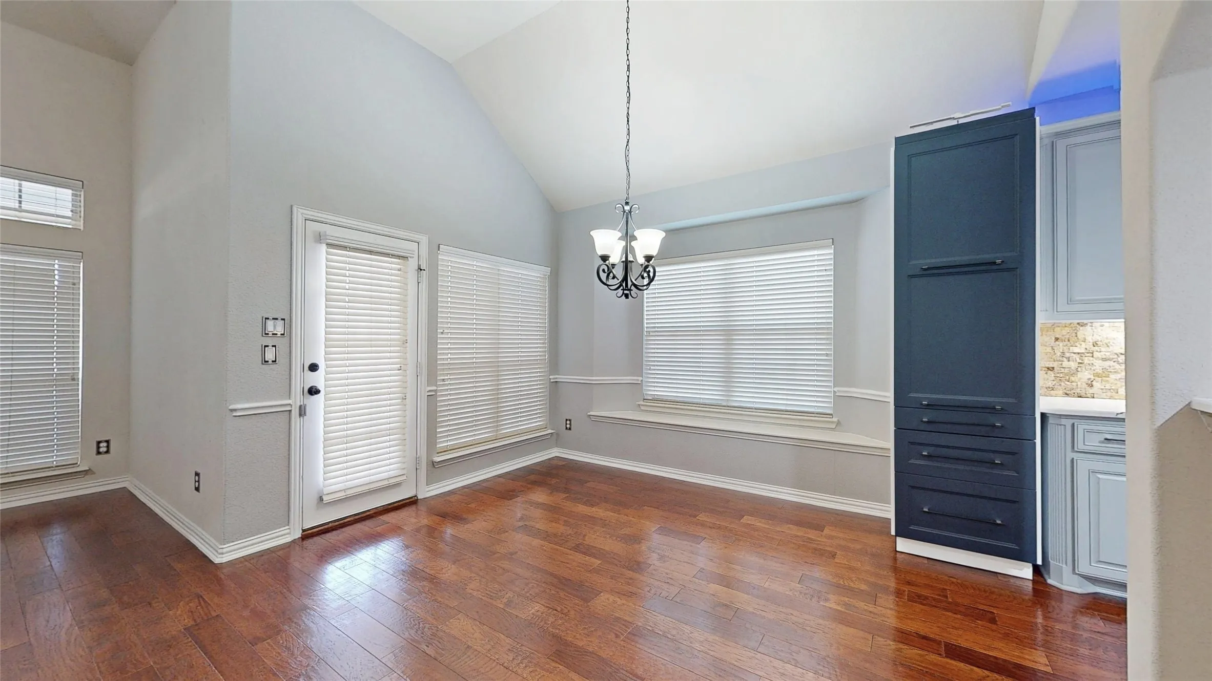 Single Family Residence For Sale in Dallas County , 4903 Barn Owl Trail, Grand Prairie, Texas 75052, 5 Bedroom, 4 Bathroom, 2 Garage spaces, 4,454 Sqft, built in 2014, mls#21392656, Real Estate Agent in Grand Prairie, Homes For Sale in Dallas county, Homes For Sale in Grand Prairie, Realtor in Grand Prairie Texas, Real Estate Brokerage Independent Realty Texas, Luminita Cordes Realtor