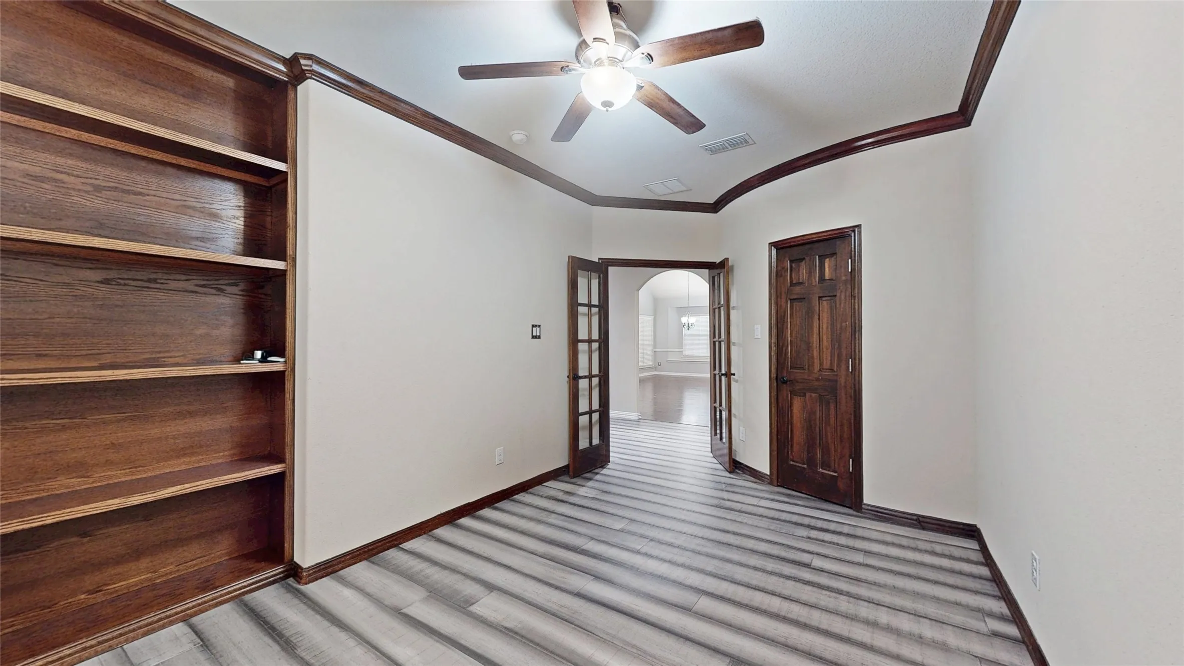 Single Family Residence For Sale in Dallas County , 4903 Barn Owl Trail, Grand Prairie, Texas 75052, 5 Bedroom, 4 Bathroom, 2 Garage spaces, 4,454 Sqft, built in 2014, mls#21392656, Real Estate Agent in Grand Prairie, Homes For Sale in Dallas county, Homes For Sale in Grand Prairie, Realtor in Grand Prairie Texas, Real Estate Brokerage Independent Realty Texas, Luminita Cordes Realtor