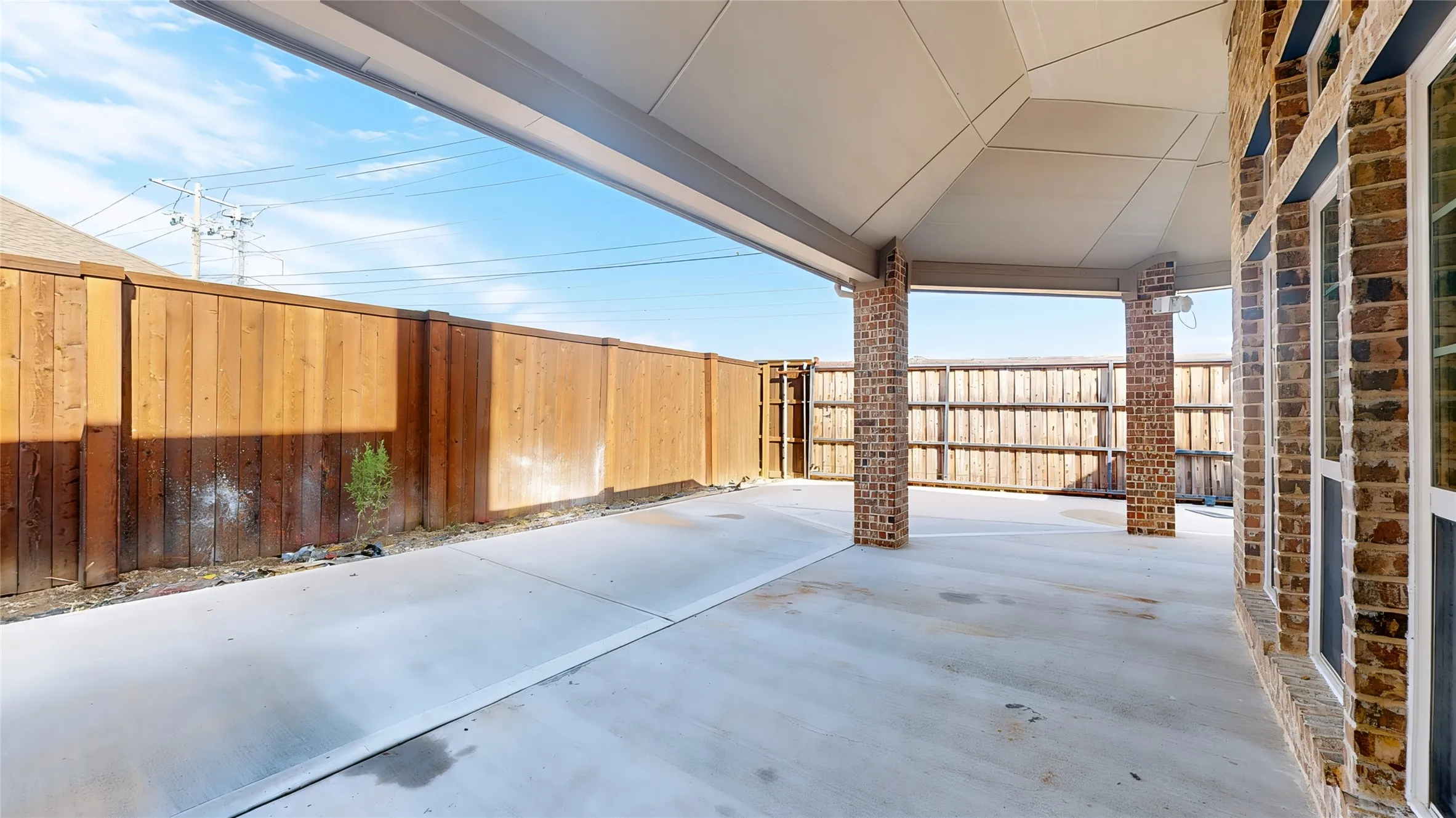 Single Family Residence For Sale in Dallas County , 4903 Barn Owl Trail, Grand Prairie, Texas 75052, 5 Bedroom, 4 Bathroom, 2 Garage spaces, 4,454 Sqft, built in 2014, mls#21392656, Real Estate Agent in Grand Prairie, Homes For Sale in Dallas county, Homes For Sale in Grand Prairie, Realtor in Grand Prairie Texas, Real Estate Brokerage Independent Realty Texas, Luminita Cordes Realtor