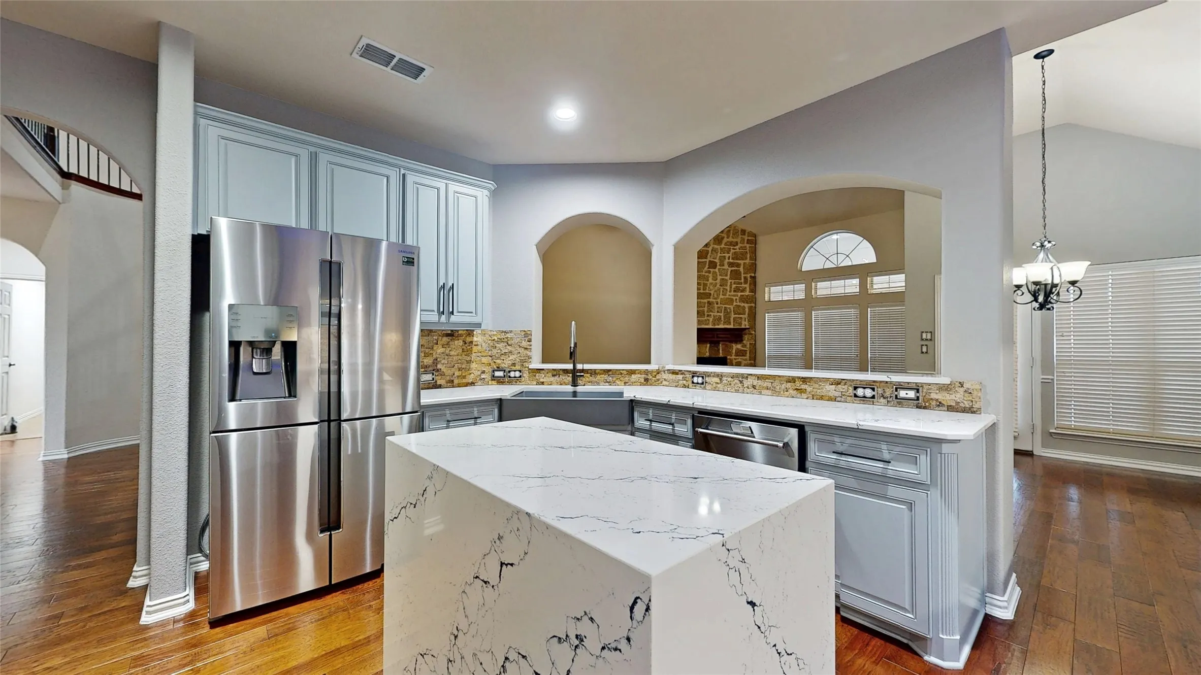 Single Family Residence For Sale in Dallas County , 4903 Barn Owl Trail, Grand Prairie, Texas 75052, 5 Bedroom, 4 Bathroom, 2 Garage spaces, 4,454 Sqft, built in 2014, mls#21392656, Real Estate Agent in Grand Prairie, Homes For Sale in Dallas county, Homes For Sale in Grand Prairie, Realtor in Grand Prairie Texas, Real Estate Brokerage Independent Realty Texas, Luminita Cordes Realtor
