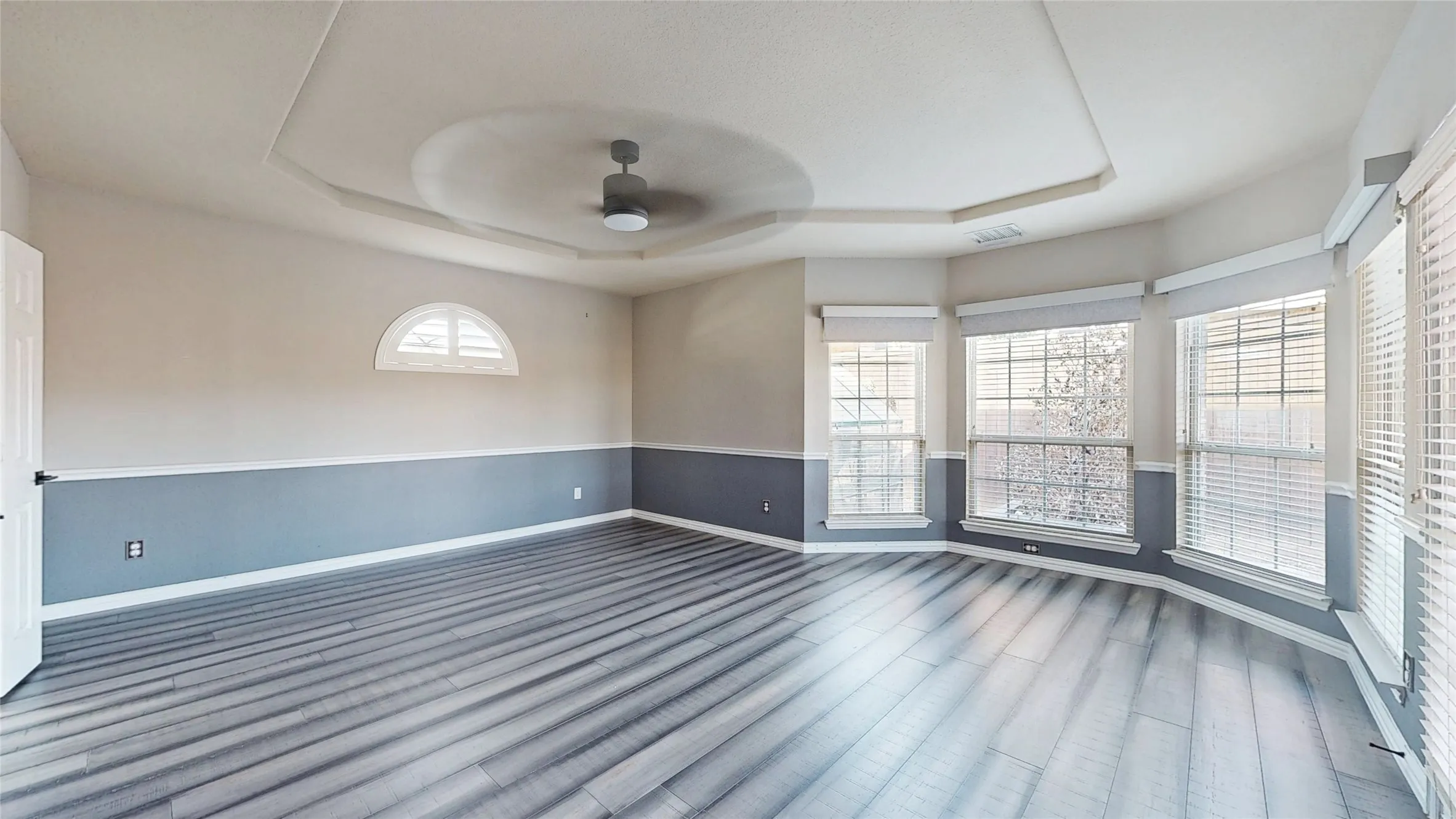 Single Family Residence For Sale in Dallas County , 4903 Barn Owl Trail, Grand Prairie, Texas 75052, 5 Bedroom, 4 Bathroom, 2 Garage spaces, 4,454 Sqft, built in 2014, mls#21392656, Real Estate Agent in Grand Prairie, Homes For Sale in Dallas county, Homes For Sale in Grand Prairie, Realtor in Grand Prairie Texas, Real Estate Brokerage Independent Realty Texas, Luminita Cordes Realtor