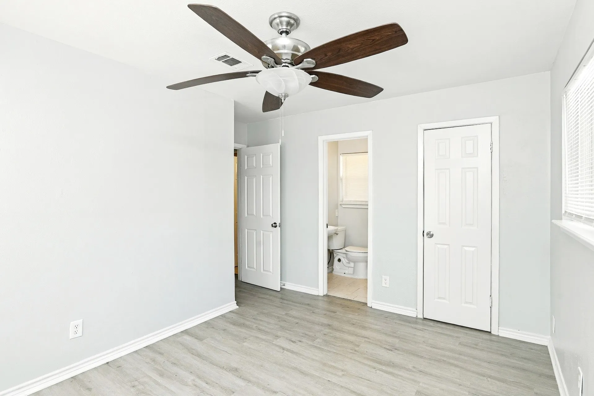 Single Family Residence For Rent in Parker County , 1214 Lynn Street, Weatherford, Texas 76086, 3 Bedroom, 2 Bathroom, 2 Garage spaces, 1,281 Sqft, built in 1963, mls#21392659, Real Estate Agent in Weatherford, Homes For Rent in Parker county, Homes For Rent in Weatherford, Realtor in Weatherford Texas, Real Estate Brokerage Independent Realty Texas, Luminita Cordes Realtor