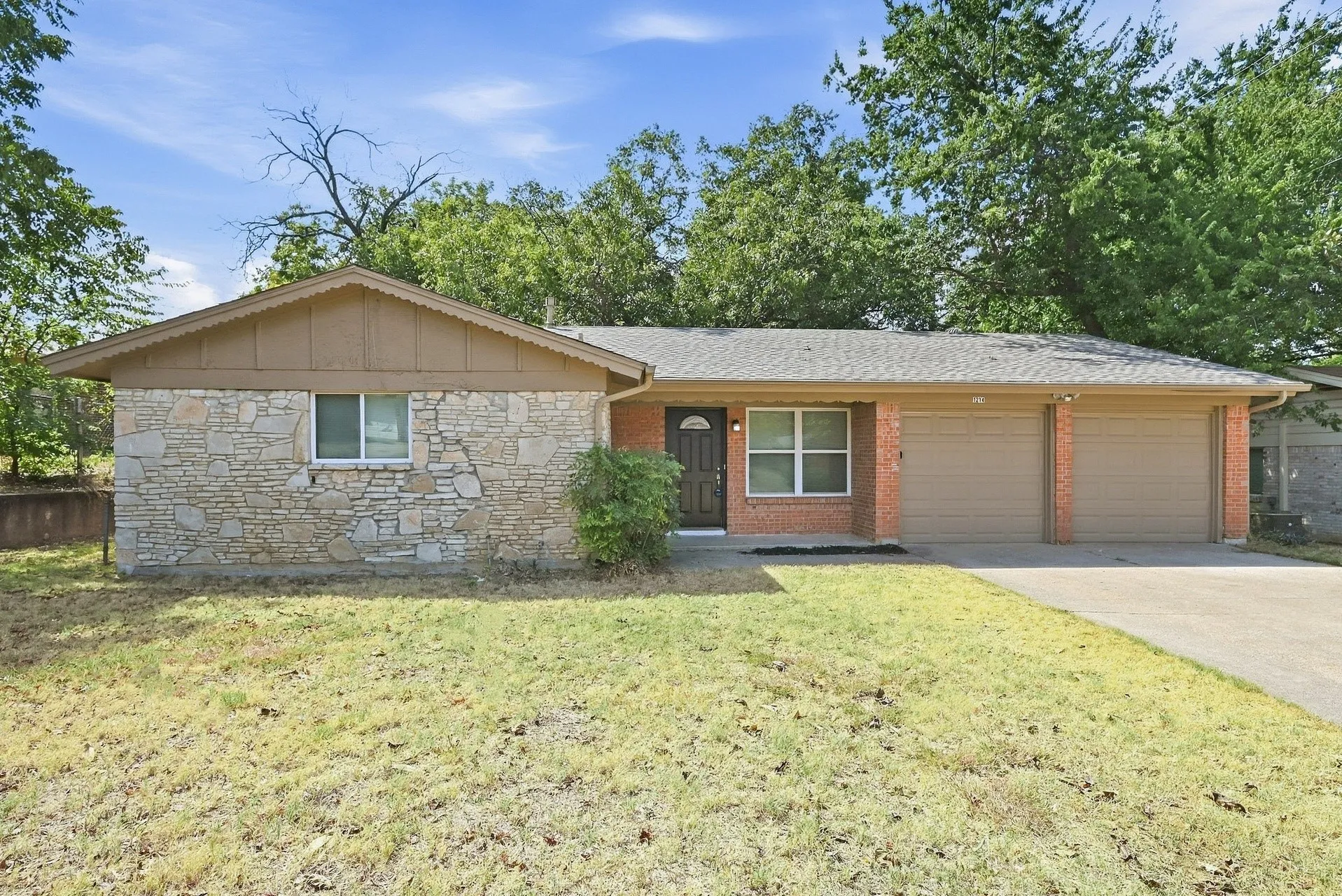 Single Family Residence For Rent in Parker County , 1214 Lynn Street, Weatherford, Texas 76086, 3 Bedroom, 2 Bathroom, 2 Garage spaces, 1,281 Sqft, built in 1963, mls#21392659, Real Estate Agent in Weatherford, Homes For Rent in Parker county, Homes For Rent in Weatherford, Realtor in Weatherford Texas, Real Estate Brokerage Independent Realty Texas, Luminita Cordes Realtor
