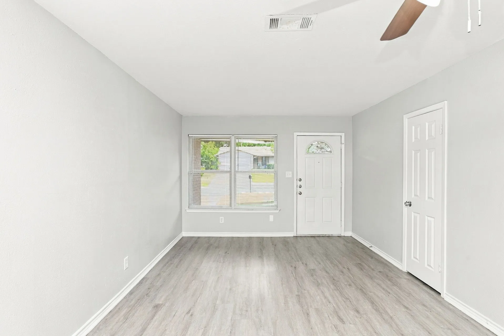 Single Family Residence For Rent in Parker County , 1214 Lynn Street, Weatherford, Texas 76086, 3 Bedroom, 2 Bathroom, 2 Garage spaces, 1,281 Sqft, built in 1963, mls#21392659, Real Estate Agent in Weatherford, Homes For Rent in Parker county, Homes For Rent in Weatherford, Realtor in Weatherford Texas, Real Estate Brokerage Independent Realty Texas, Luminita Cordes Realtor