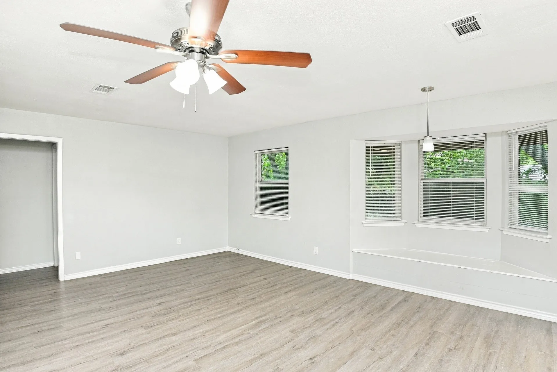 Single Family Residence For Rent in Parker County , 1214 Lynn Street, Weatherford, Texas 76086, 3 Bedroom, 2 Bathroom, 2 Garage spaces, 1,281 Sqft, built in 1963, mls#21392659, Real Estate Agent in Weatherford, Homes For Rent in Parker county, Homes For Rent in Weatherford, Realtor in Weatherford Texas, Real Estate Brokerage Independent Realty Texas, Luminita Cordes Realtor