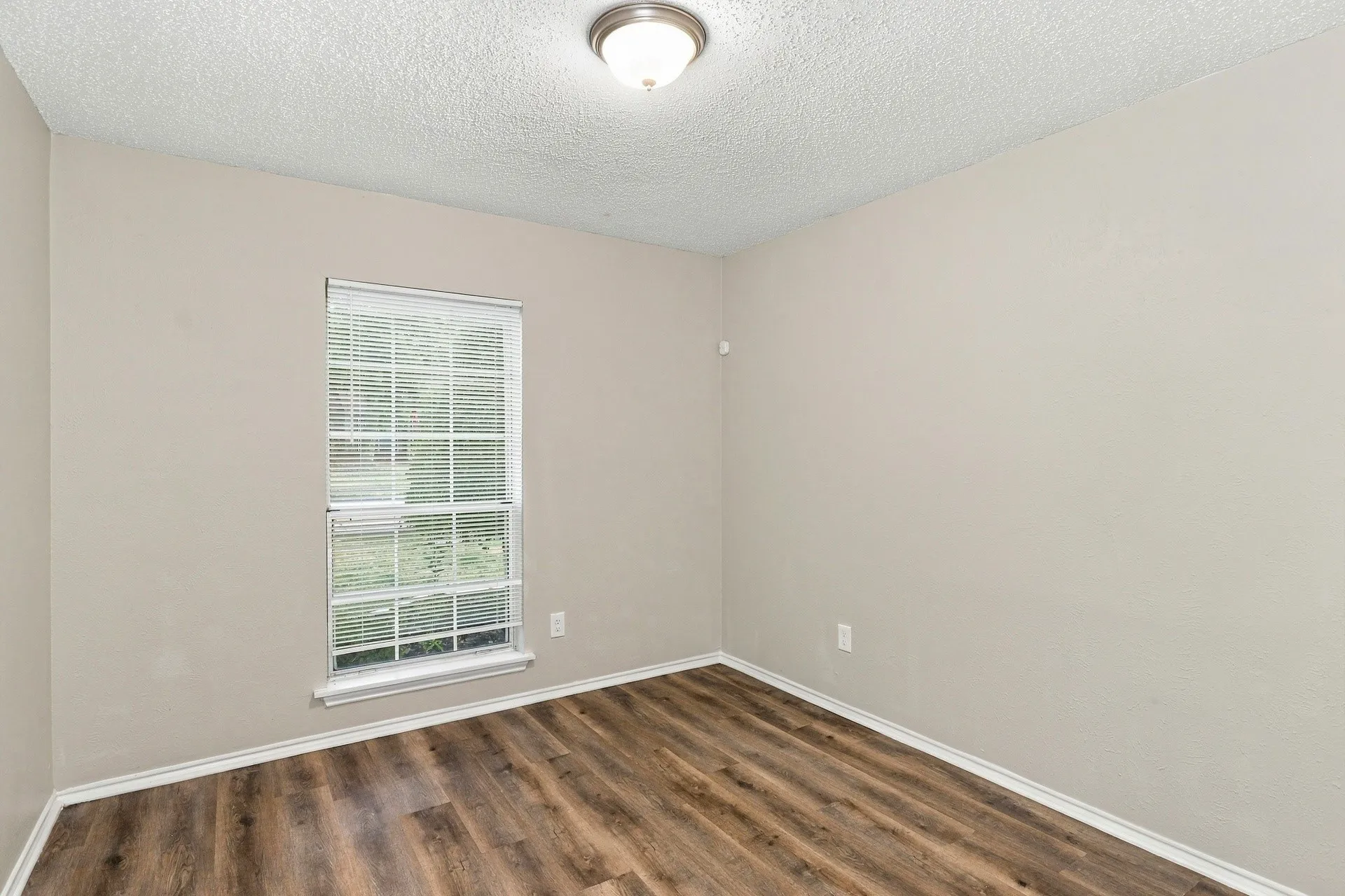 Single Family Residence For Rent in Dallas County , 7509 Atlantic Drive, Rowlett, Texas 75088, 3 Bedroom, 2 Bathroom, 2 Garage spaces, 1,439 Sqft, built in 1985, mls#21392660, Real Estate Agent in Rowlett, Homes For Rent in Dallas county, Homes For Rent in Rowlett, Realtor in Rowlett Texas, Real Estate Brokerage Independent Realty Texas, Luminita Cordes Realtor