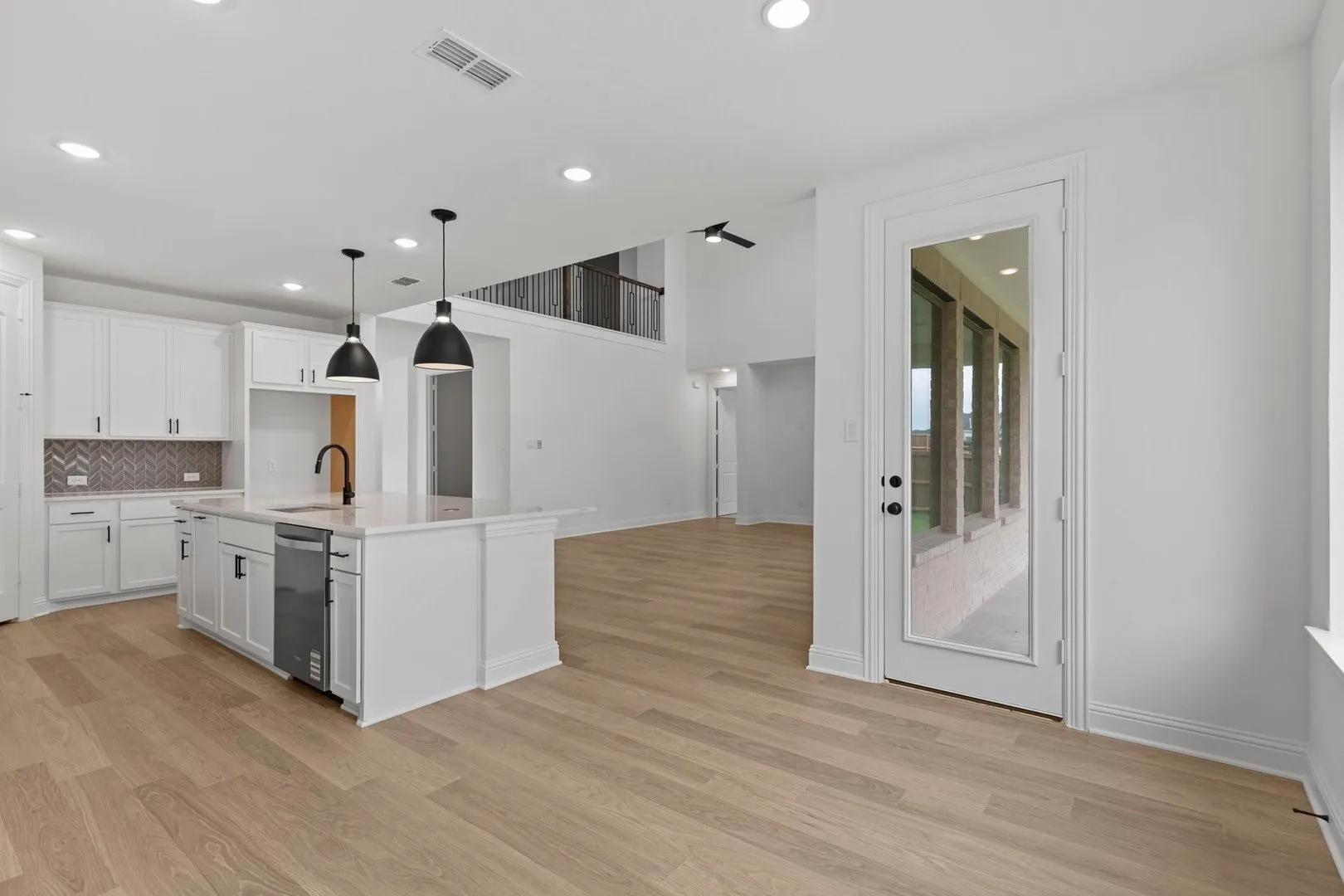 DAL_Homestead_Garza_3212 Tobias Ln (18).jpg