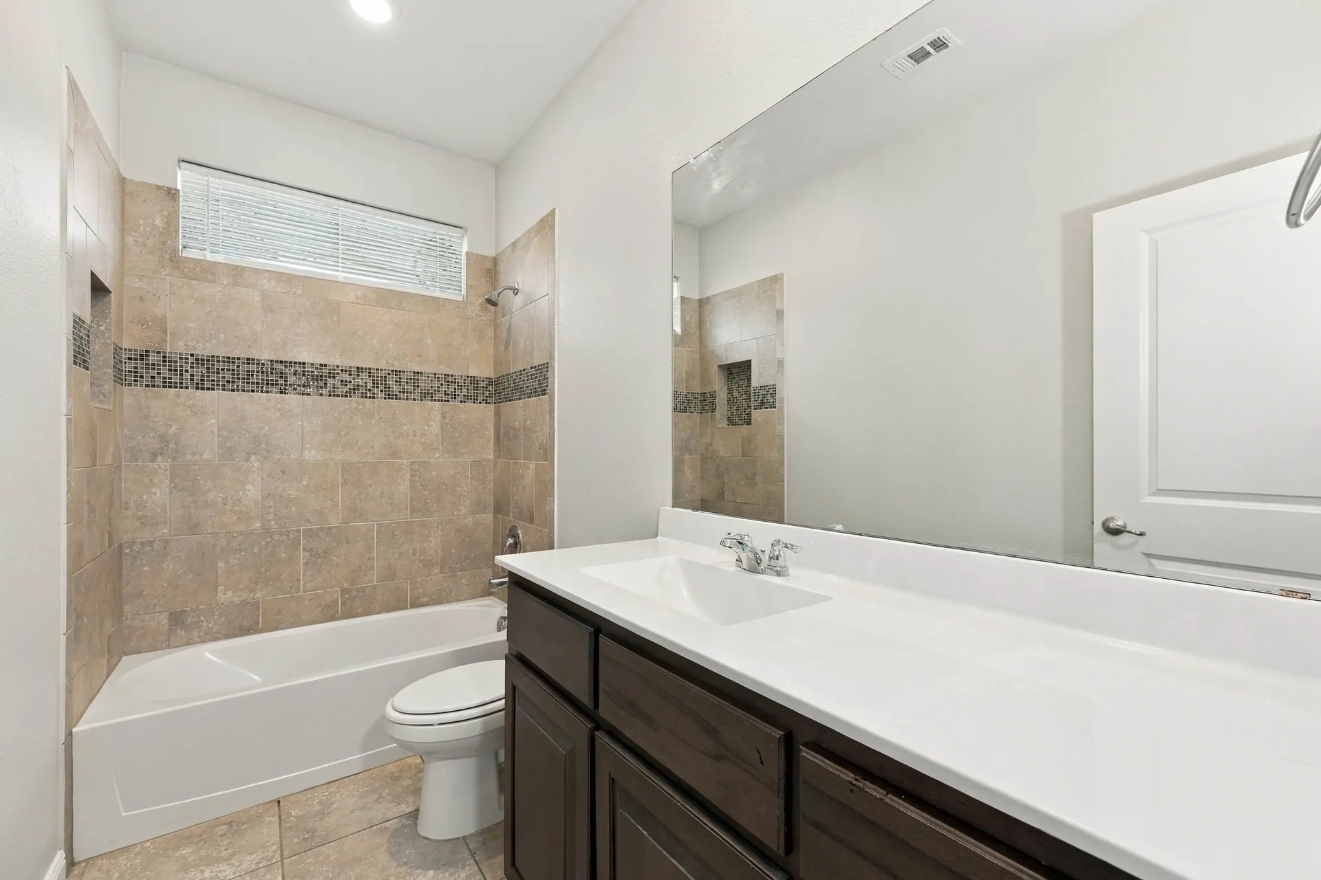 Single Family Residence For Rent in Ellis County , 2614 Lavender Lane, Glenn Heights, Texas 75154, 4 Bedroom, 2 Bathroom, 2 Garage spaces, 2,032 Sqft, built in 2019, mls#21392666, Real Estate Agent in Glenn Heights, Homes For Rent in Ellis county, Homes For Rent in Glenn Heights, Realtor in Glenn Heights Texas, Real Estate Brokerage Independent Realty Texas, Luminita Cordes Realtor
