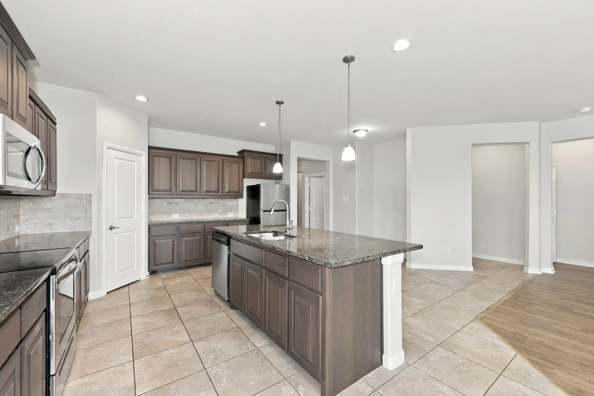 Single Family Residence For Rent in Ellis County , 2614 Lavender Lane, Glenn Heights, Texas 75154, 4 Bedroom, 2 Bathroom, 2 Garage spaces, 2,032 Sqft, built in 2019, mls#21392666, Real Estate Agent in Glenn Heights, Homes For Rent in Ellis county, Homes For Rent in Glenn Heights, Realtor in Glenn Heights Texas, Real Estate Brokerage Independent Realty Texas, Luminita Cordes Realtor