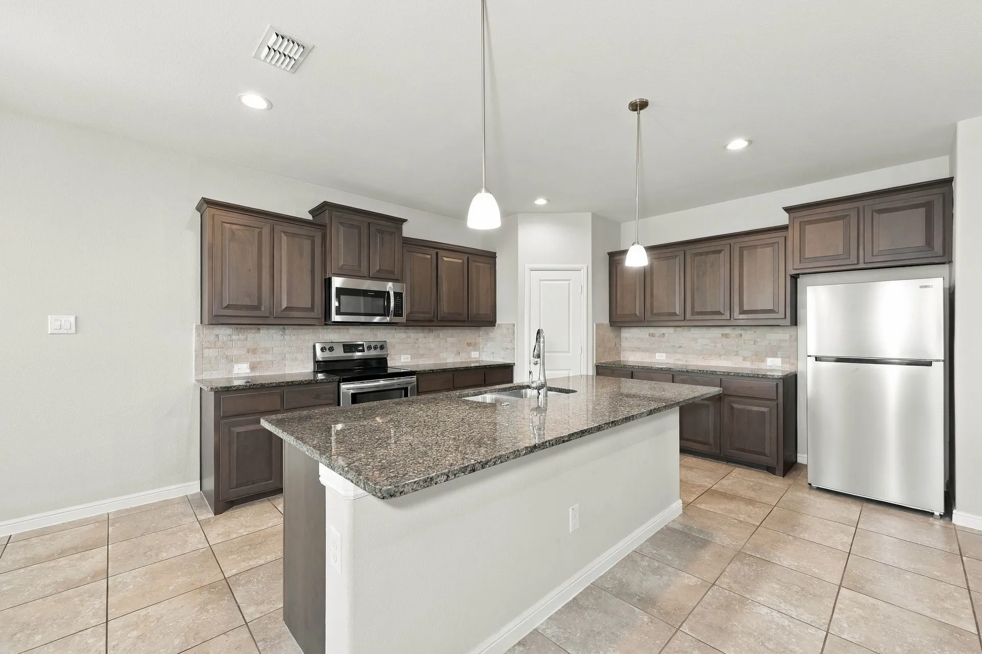 Single Family Residence For Rent in Ellis County , 2614 Lavender Lane, Glenn Heights, Texas 75154, 4 Bedroom, 2 Bathroom, 2 Garage spaces, 2,032 Sqft, built in 2019, mls#21392666, Real Estate Agent in Glenn Heights, Homes For Rent in Ellis county, Homes For Rent in Glenn Heights, Realtor in Glenn Heights Texas, Real Estate Brokerage Independent Realty Texas, Luminita Cordes Realtor